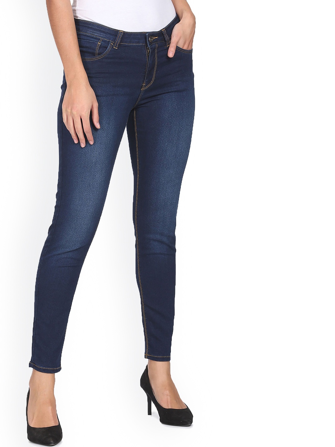 

Sugr Women Blue Light Fade Dark Wash Jeans