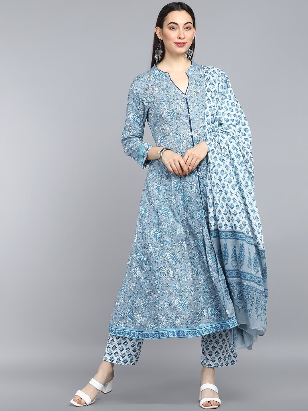 

AHIKA Women Grey Floral Printed Pure Cotton Pure Cotton Kurta with Trouser & Dupatta