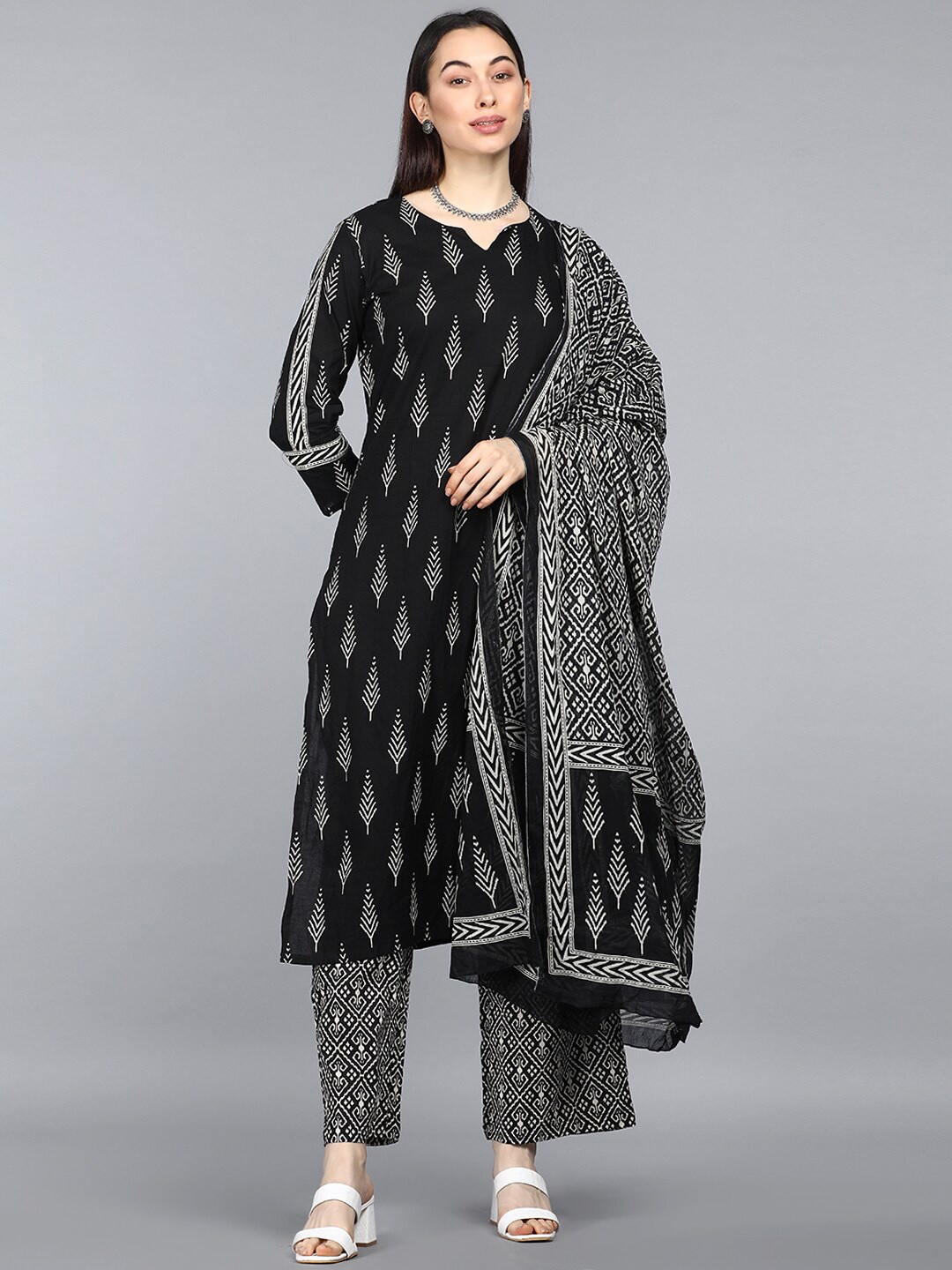 

AHIKA Women Black & Grey Ethnic Motifs Pure Cotton Kurta With Trousers & Dupatta