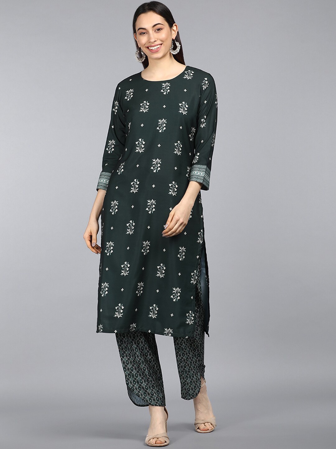 

AHIKA Women Green & White Floral Printed Kurta With Trousers