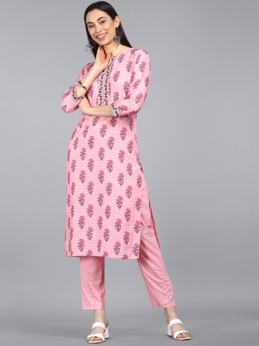 

AHIKA Women Pink Floral Printed Kurta with Trousers