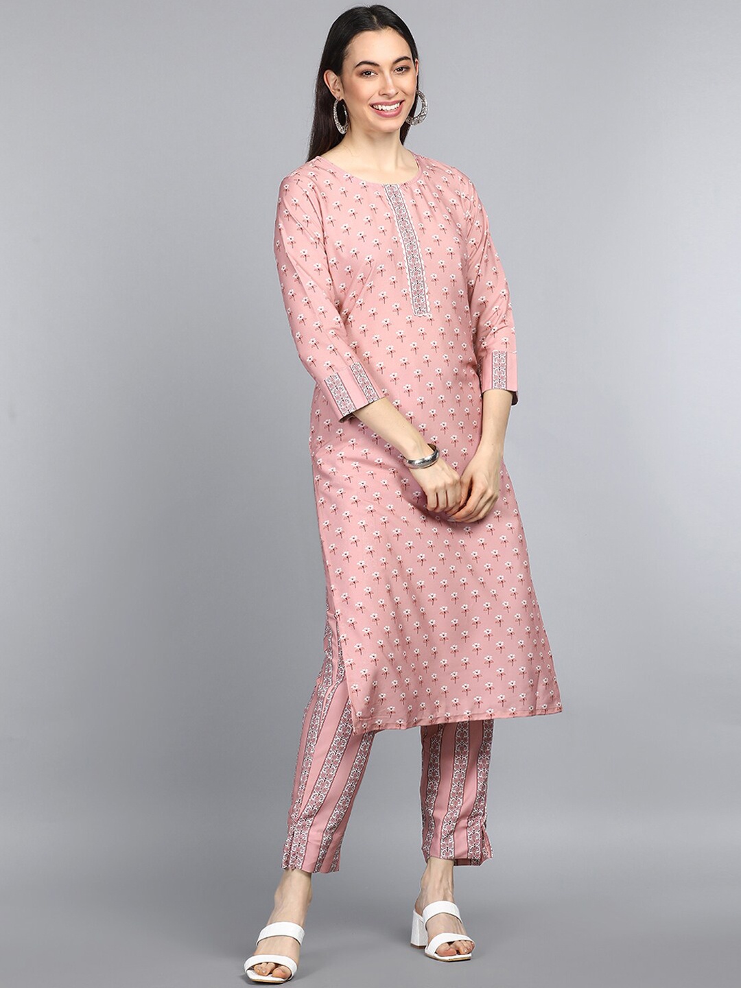 

AHIKA Women Pink Ethnic Motifs Printed Kurta with Trousers