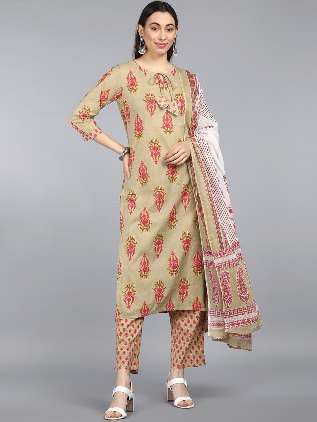 

AHIKA Women Green & Brown Floral Printed Pure Cotton Kurta With Trousers & Dupatta