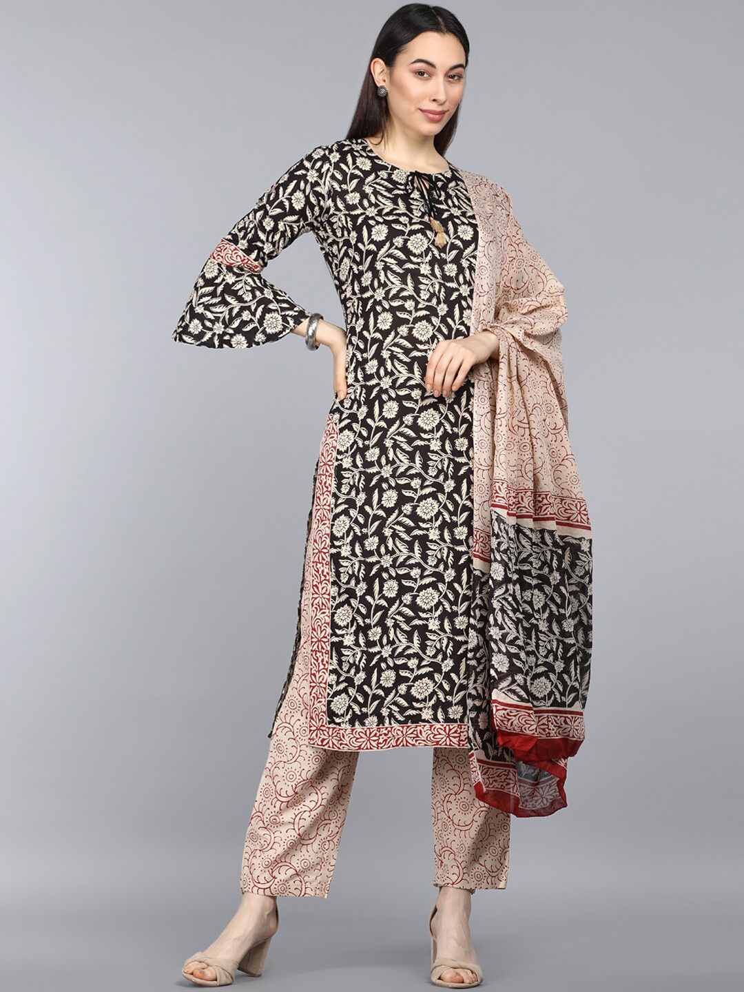 

AHIKA Women Black Floral Printed Pure Cotton Kurta with Trousers & With Dupatta