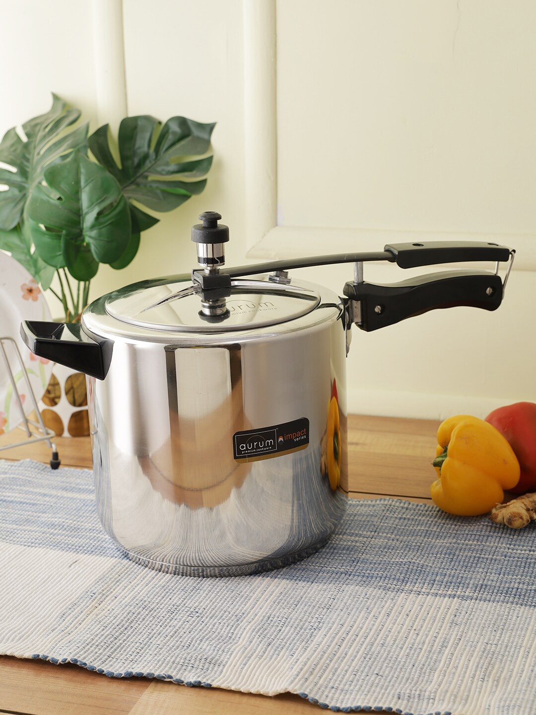 

AURUM Silver-Toned Induction Bottom Pressure Cooker