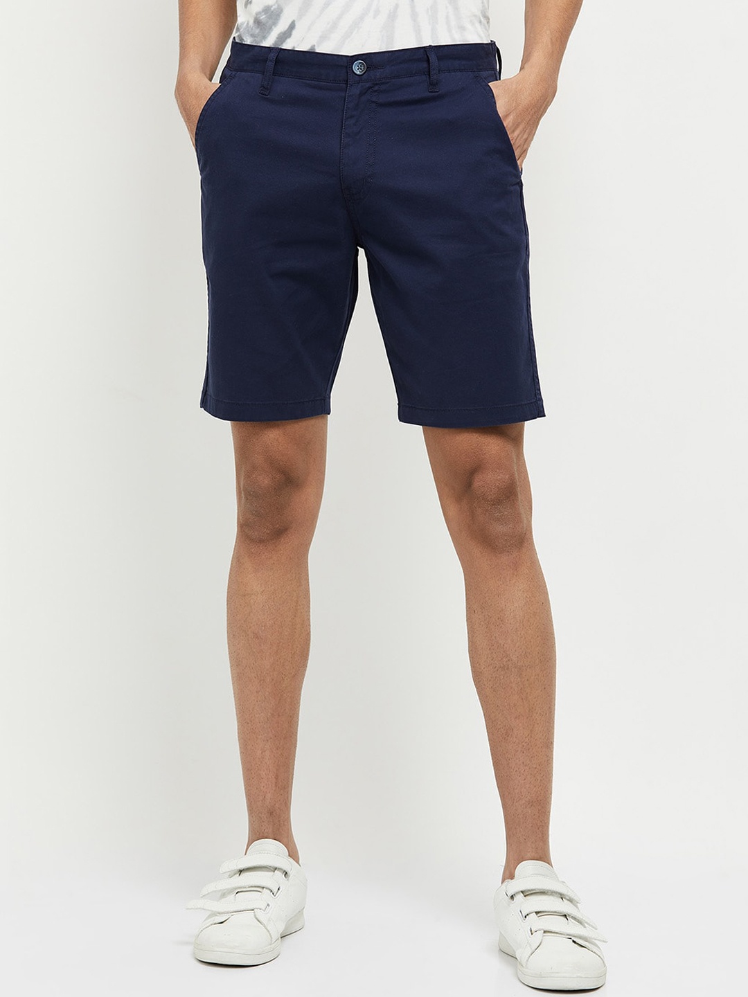 

max Men Navy Blue Solid Mid-Rise Chino Shorts
