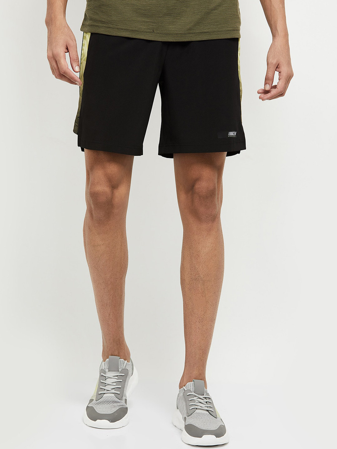 

Max Men Black Solid Sports Shorts