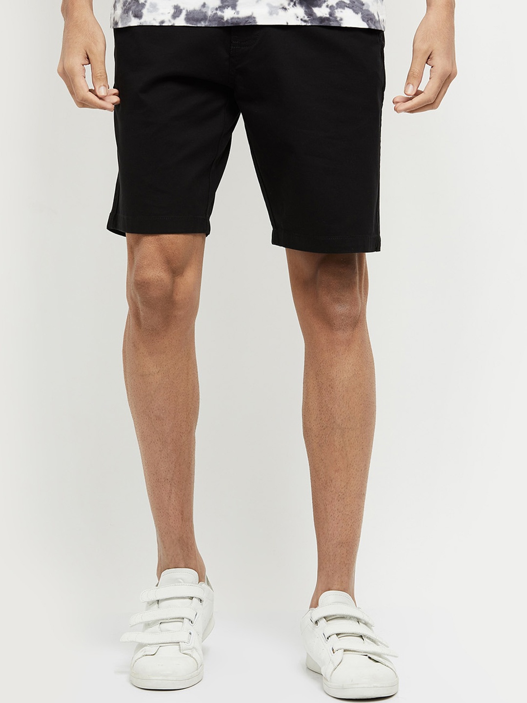 

max Men Black Regular Shorts