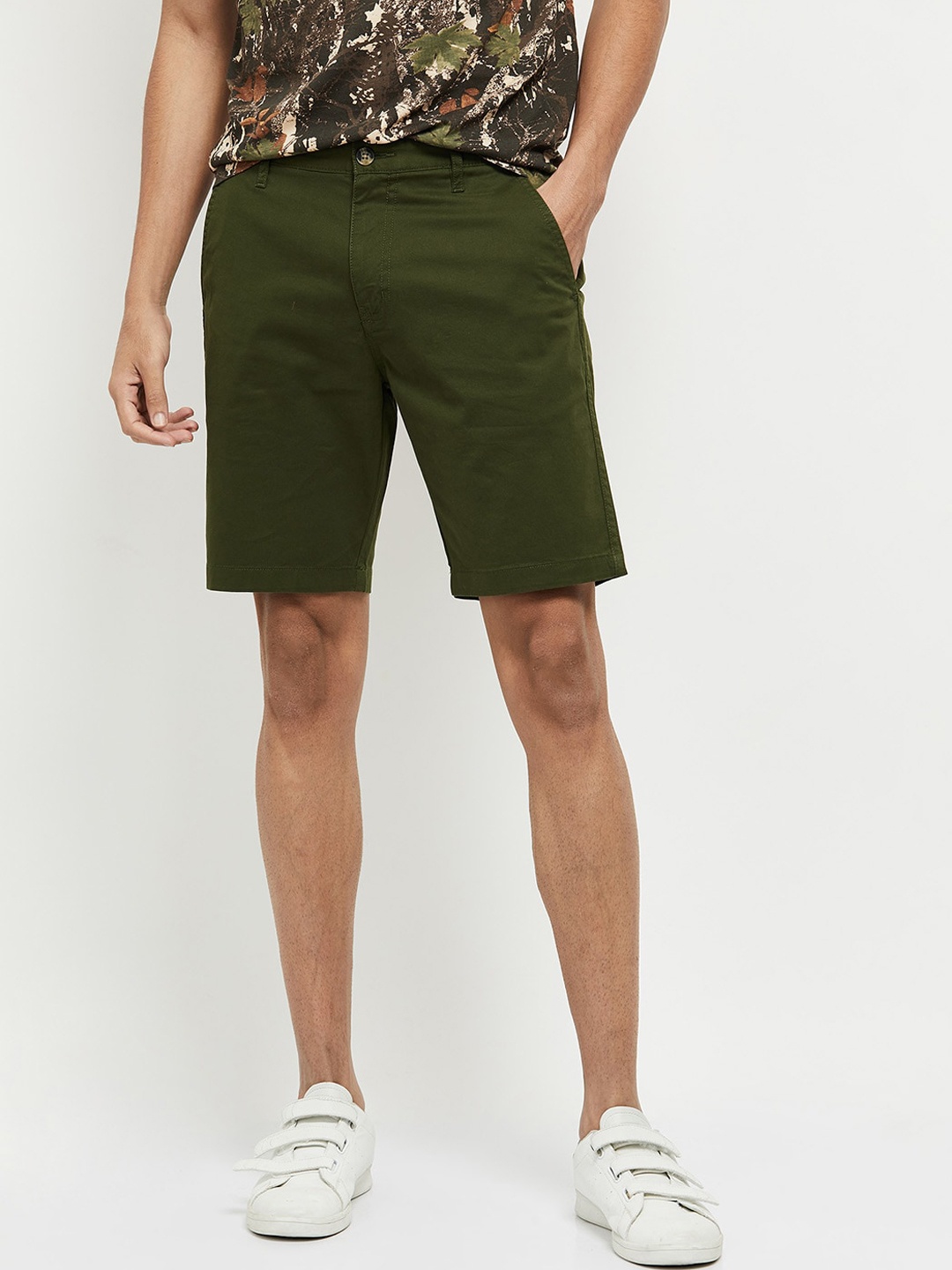 

max Men Green Solid Regular Fit Chino Shorts