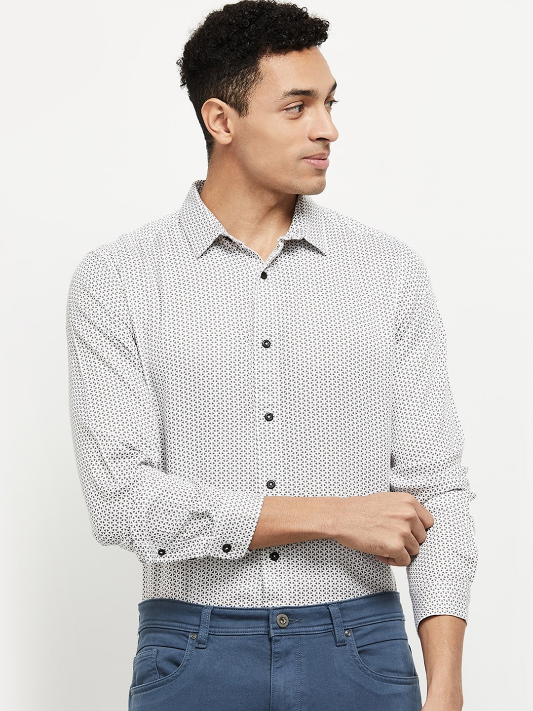 

max Men White & Grey Printed Casual Shirt