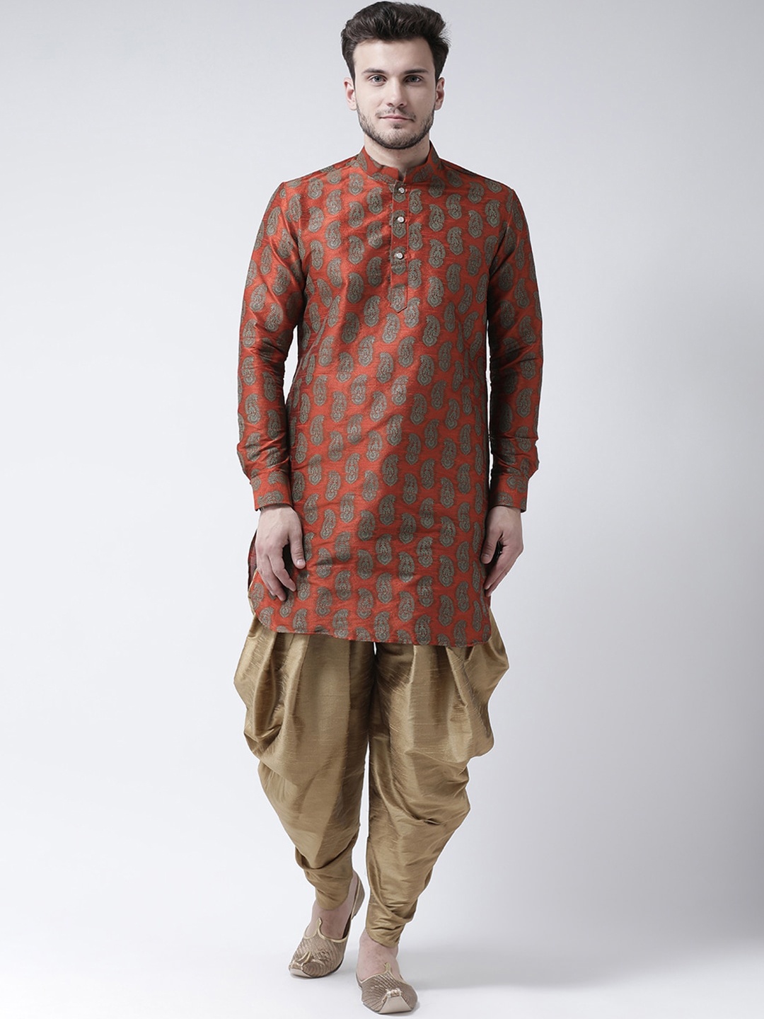 

DEYANN Men Maroon Paisley Printed Dupion Silk Kurta with Dhoti Pants