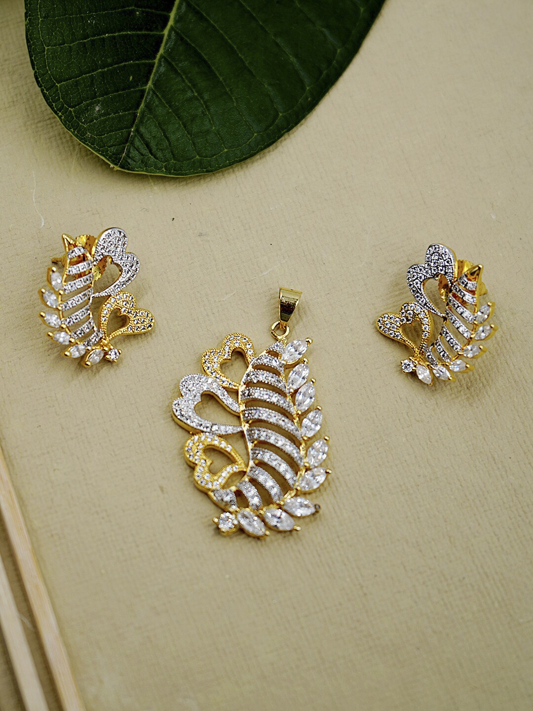 

Voylla Gold-Toned & Brass-Plated CZ Enamelled Jewellery Set