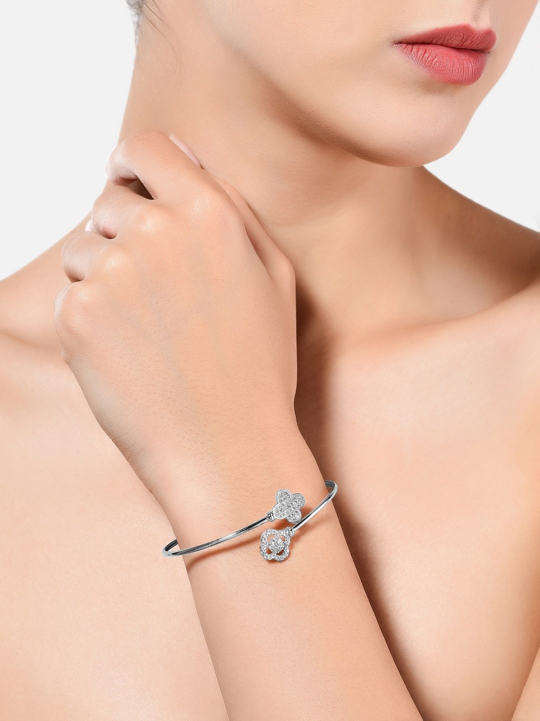 

AMI Women Silver-Toned & White Brass Cubic Zirconia Silver-Plated Kada Bracelet