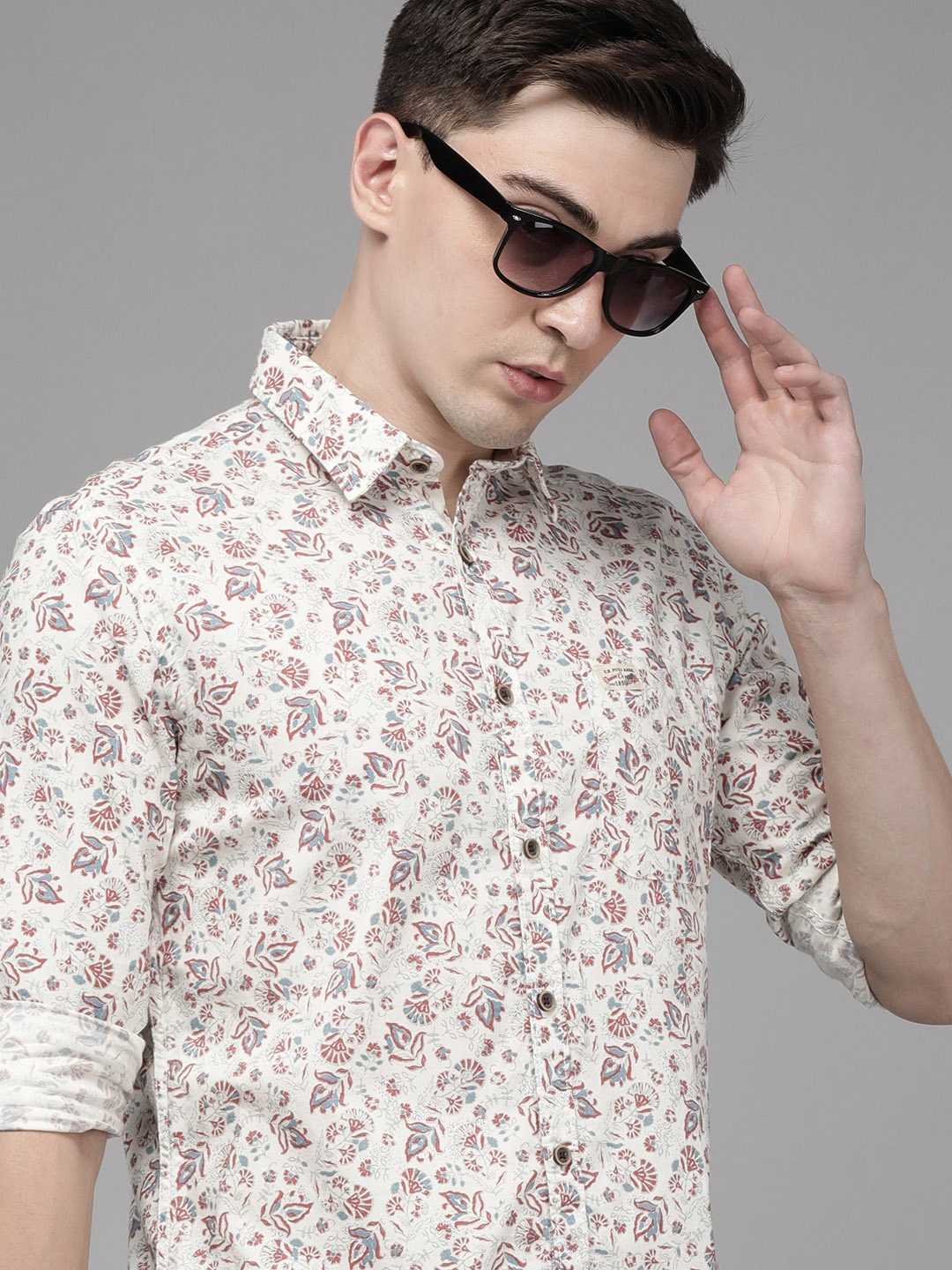

U.S. Polo Assn. Denim Co. Men Off-White & Red Printed Pure Cotton Casual Shirt