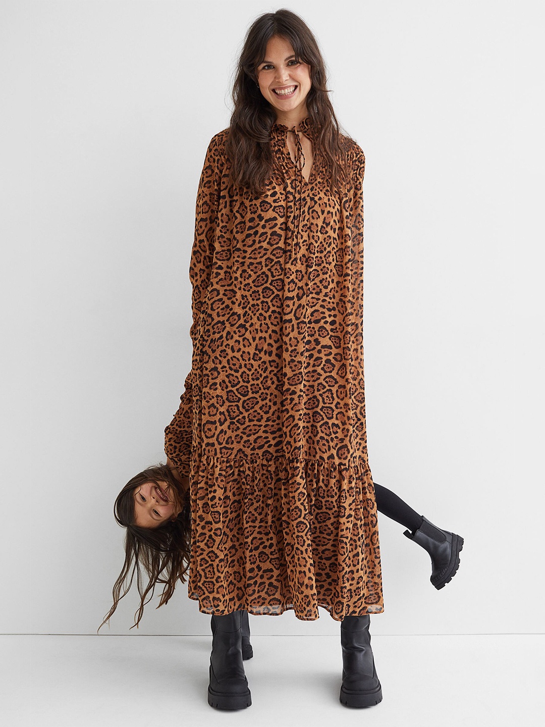 

H&M Girls Brown & Black Crinkled Chiffon Dress