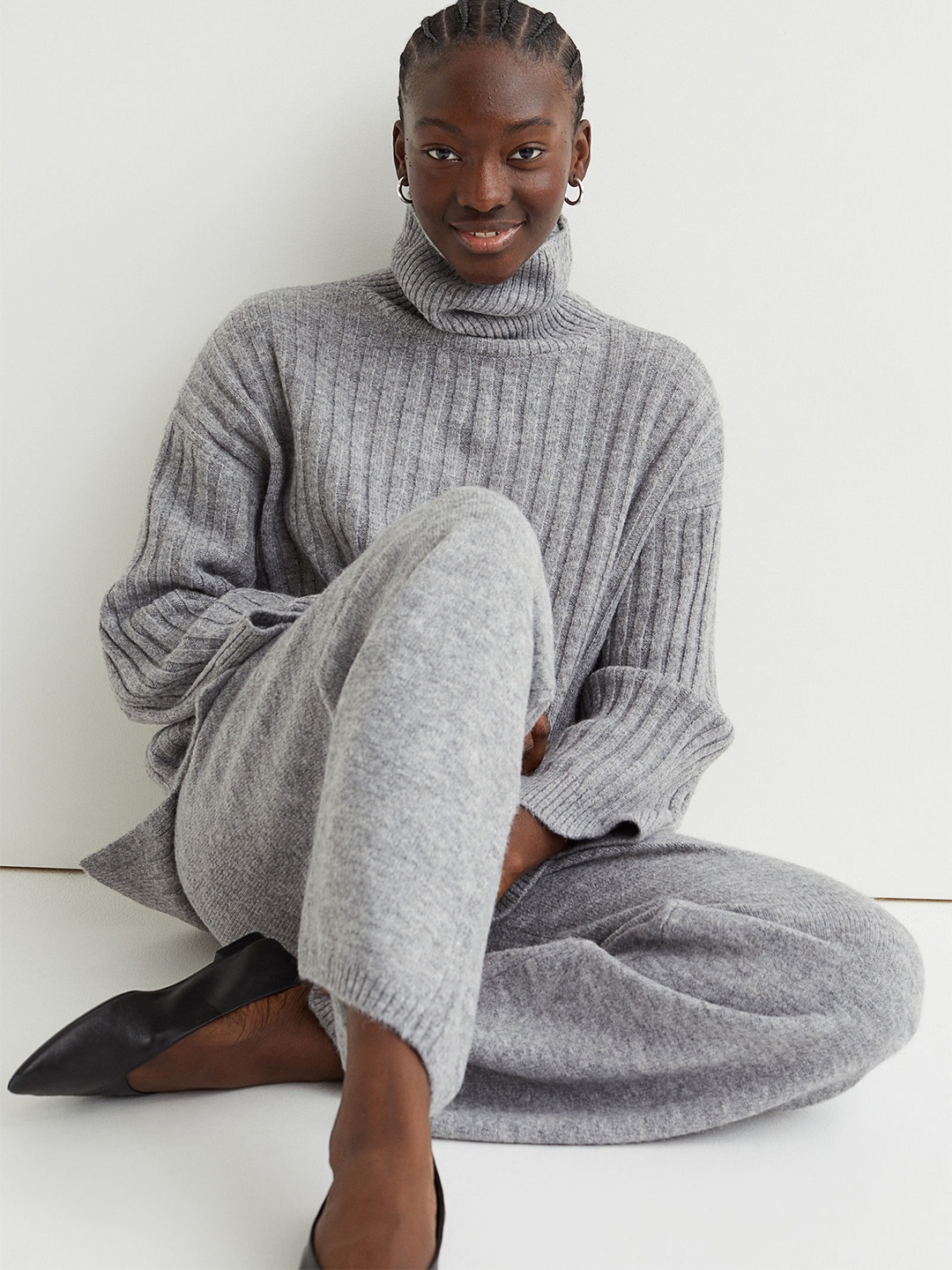 

H&M Women Grey Solid Rib-Knit Polo-Neck Jumper