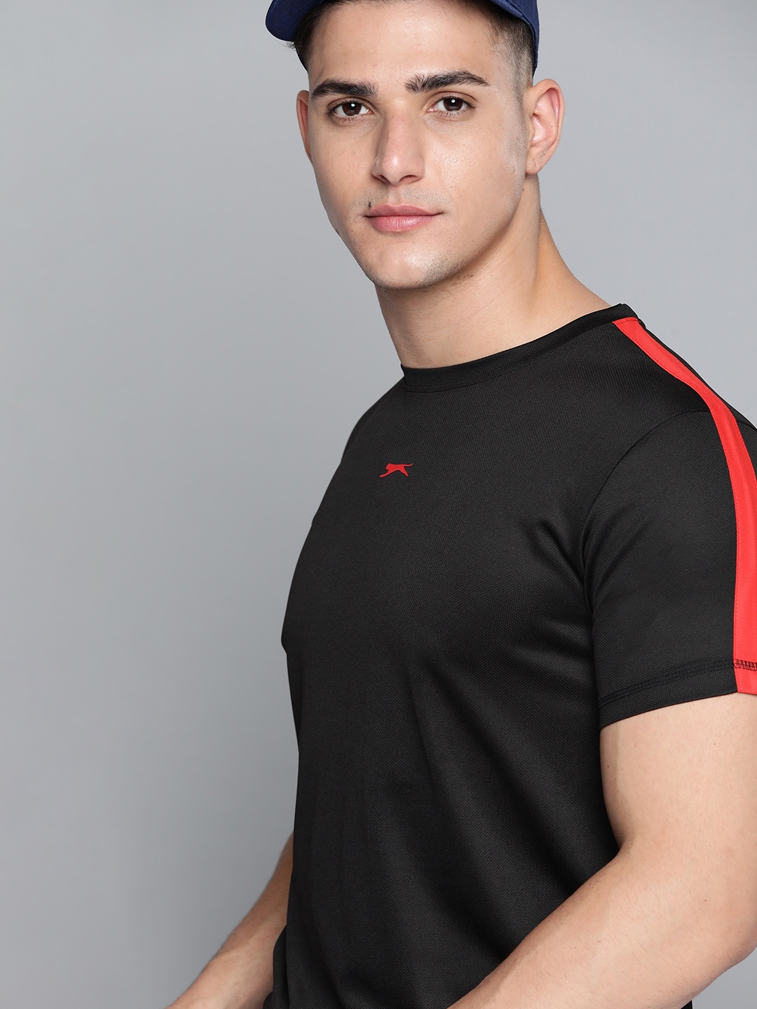 

Slazenger Men Black Solid T-shirt