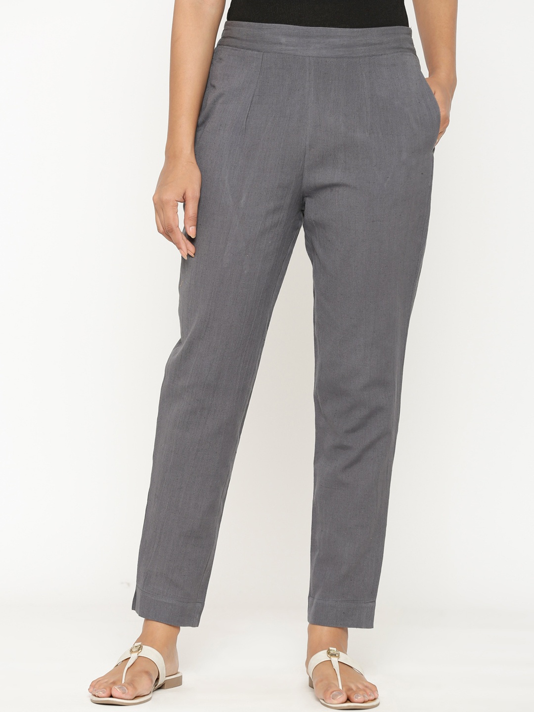 

MAIYEE Women Grey Pleated Trousers