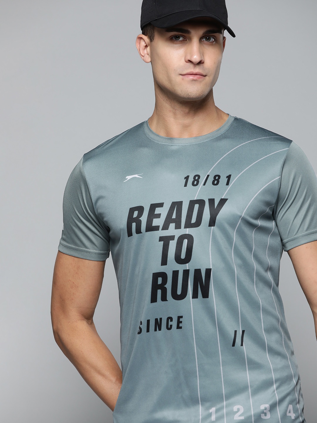 

Slazenger Men Grey & Black Typography Printed T-shirt