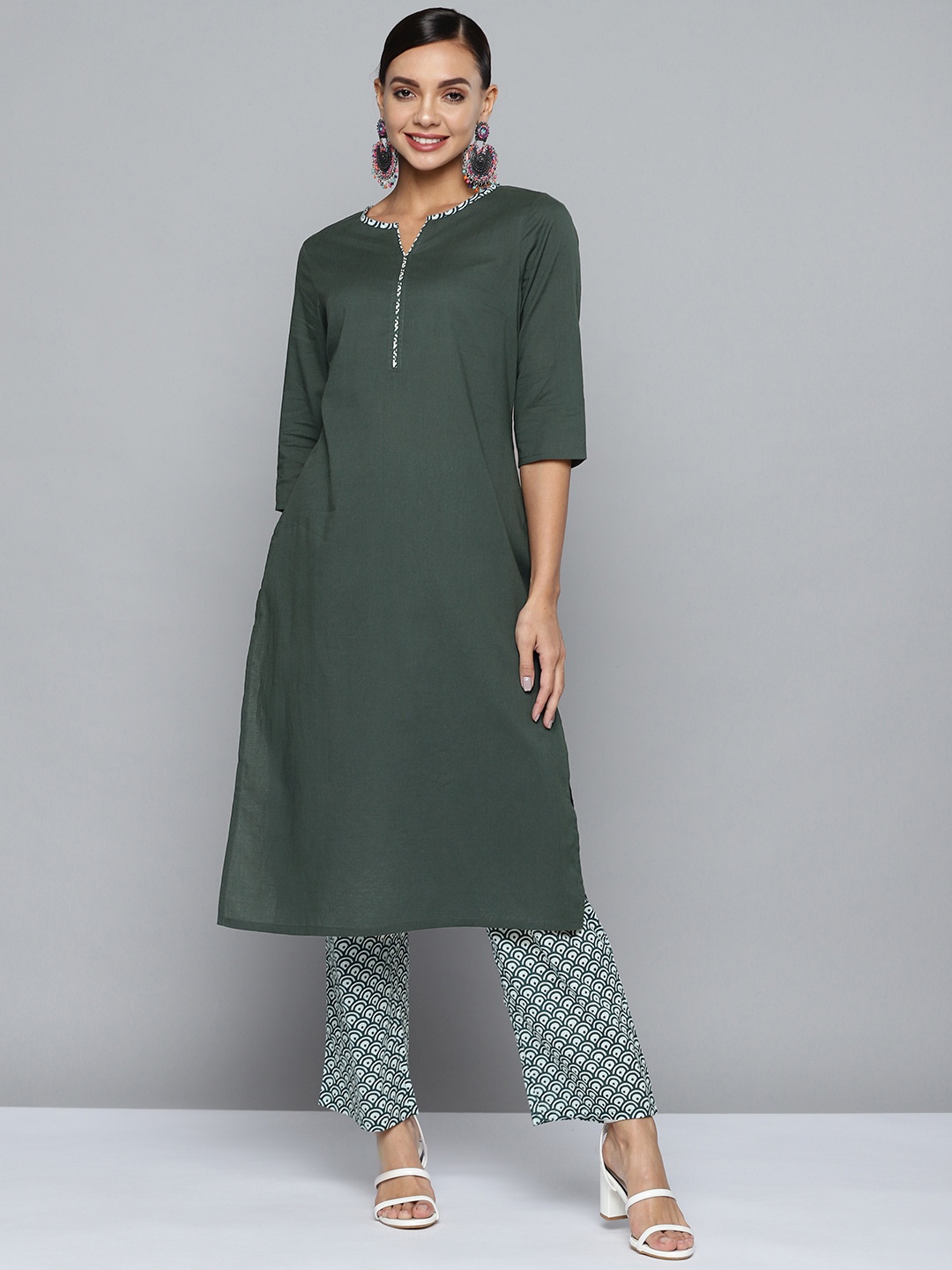 

HERE&NOW Women Teal Green & White Solid Pure Cotton Kurta with Printed Trousers