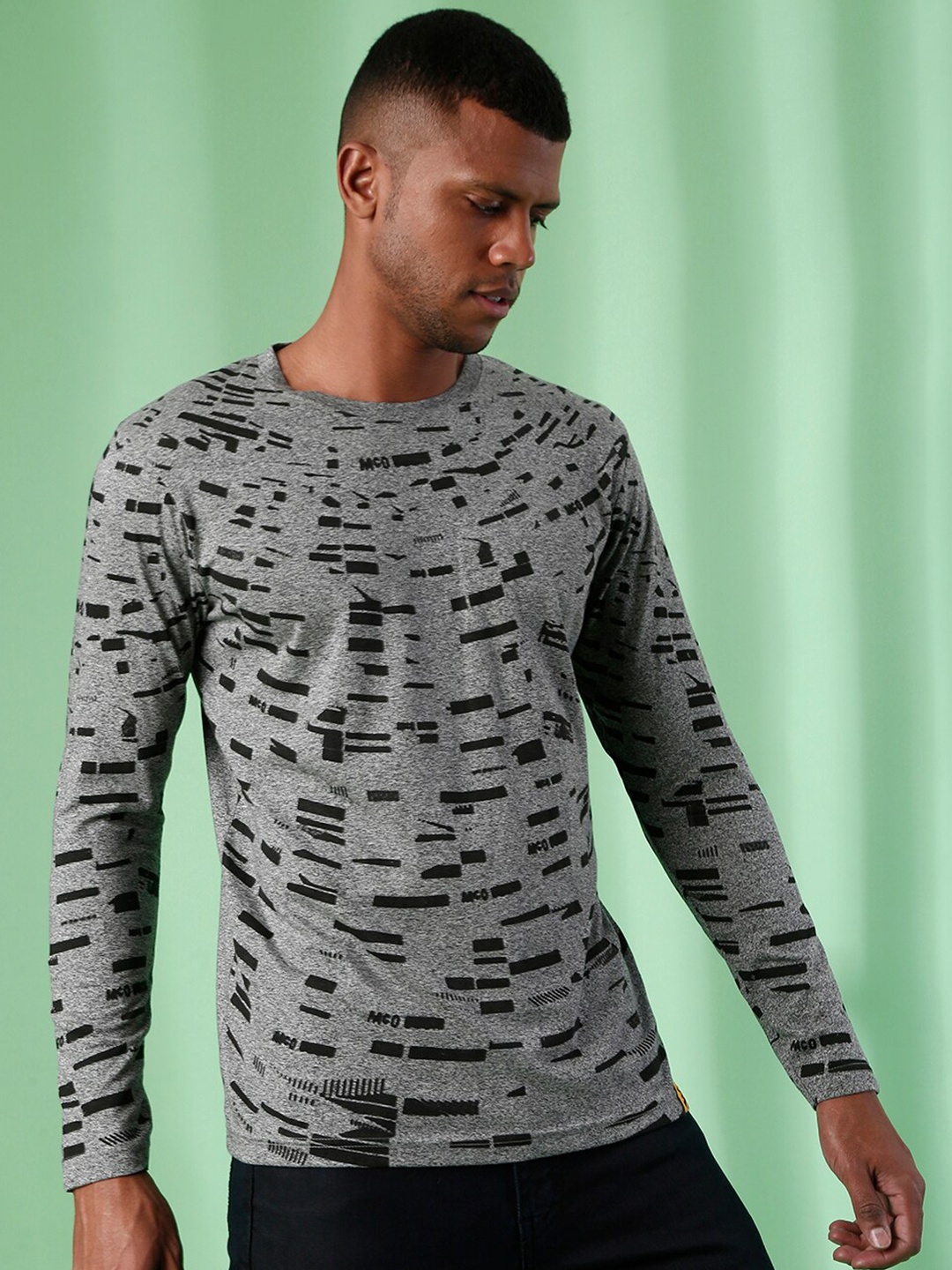 

Campus Sutra Men Grey Typography Printed Mandarin Collar Applique Outdoor T-shirt