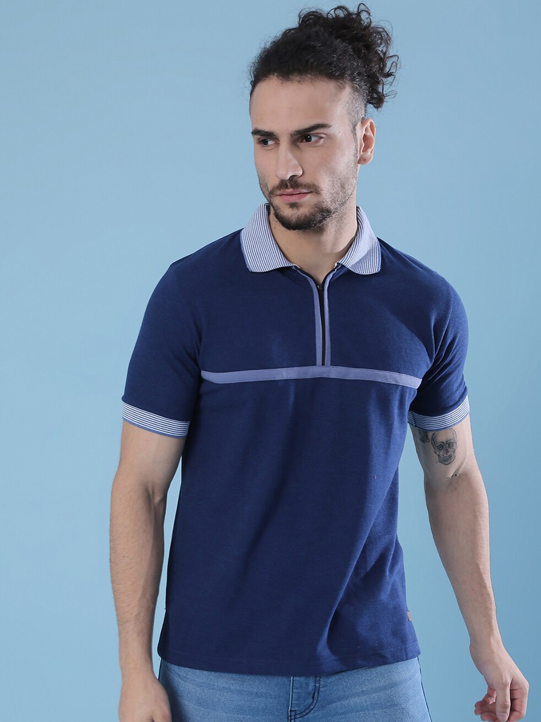 

Campus Sutra Men Blue V-Neck Pockets Outdoor T-shirt