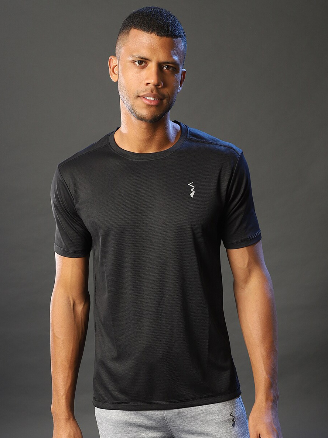 

Campus Sutra Men Black Colourblocked Dri-FIT Pockets Outdoor T-shirt