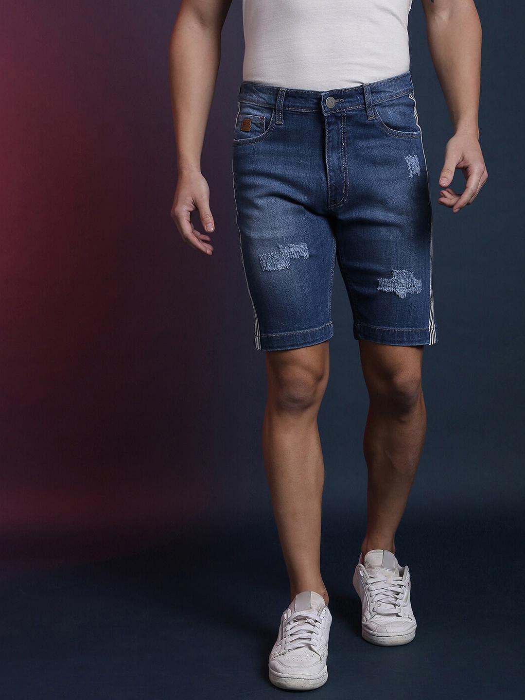 

Campus Sutra Men Blue Washed Denim Outdoor Denim Shorts