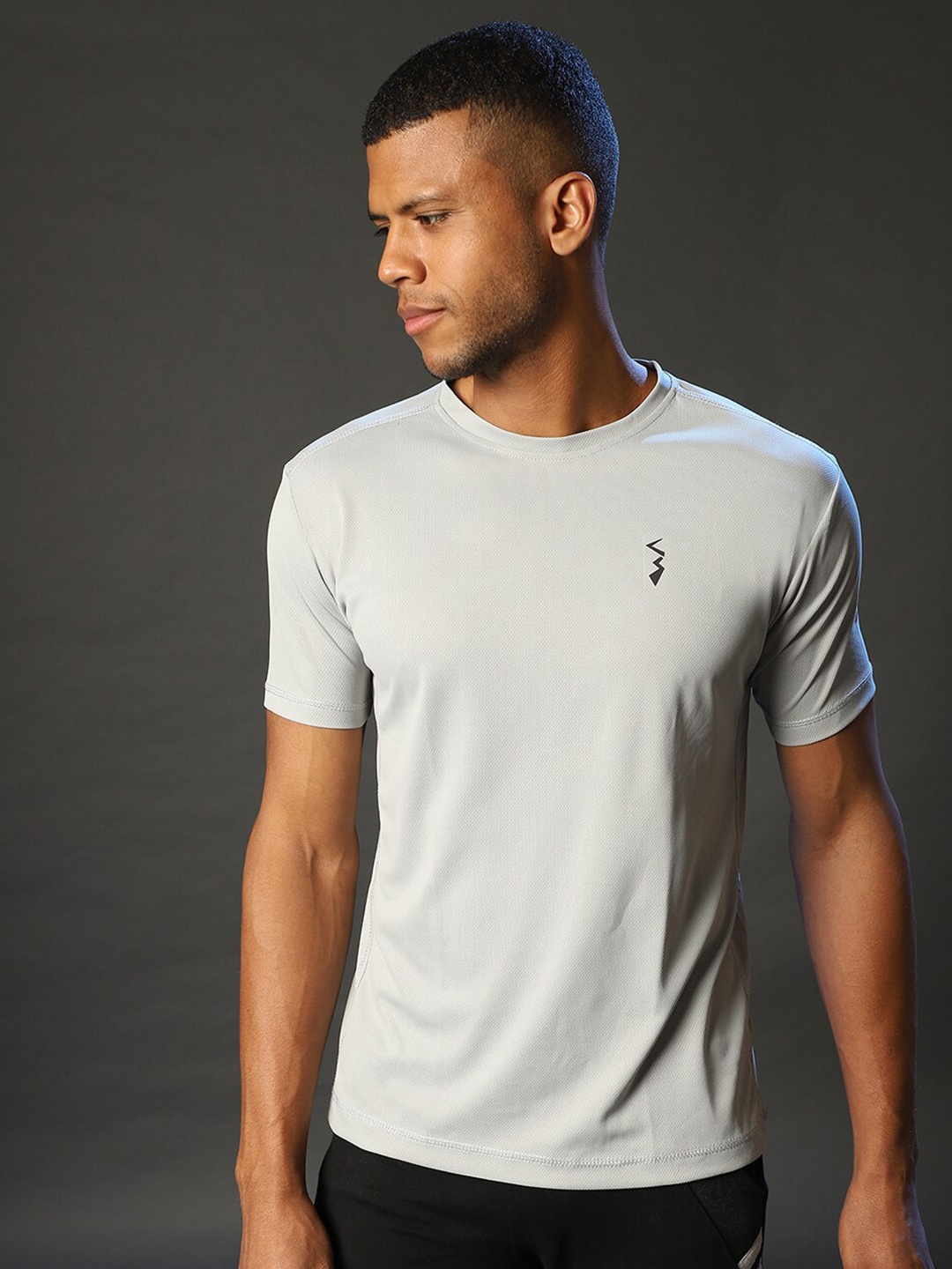 

Campus Sutra Men Grey Dri-FIT Outdoor T-shirt