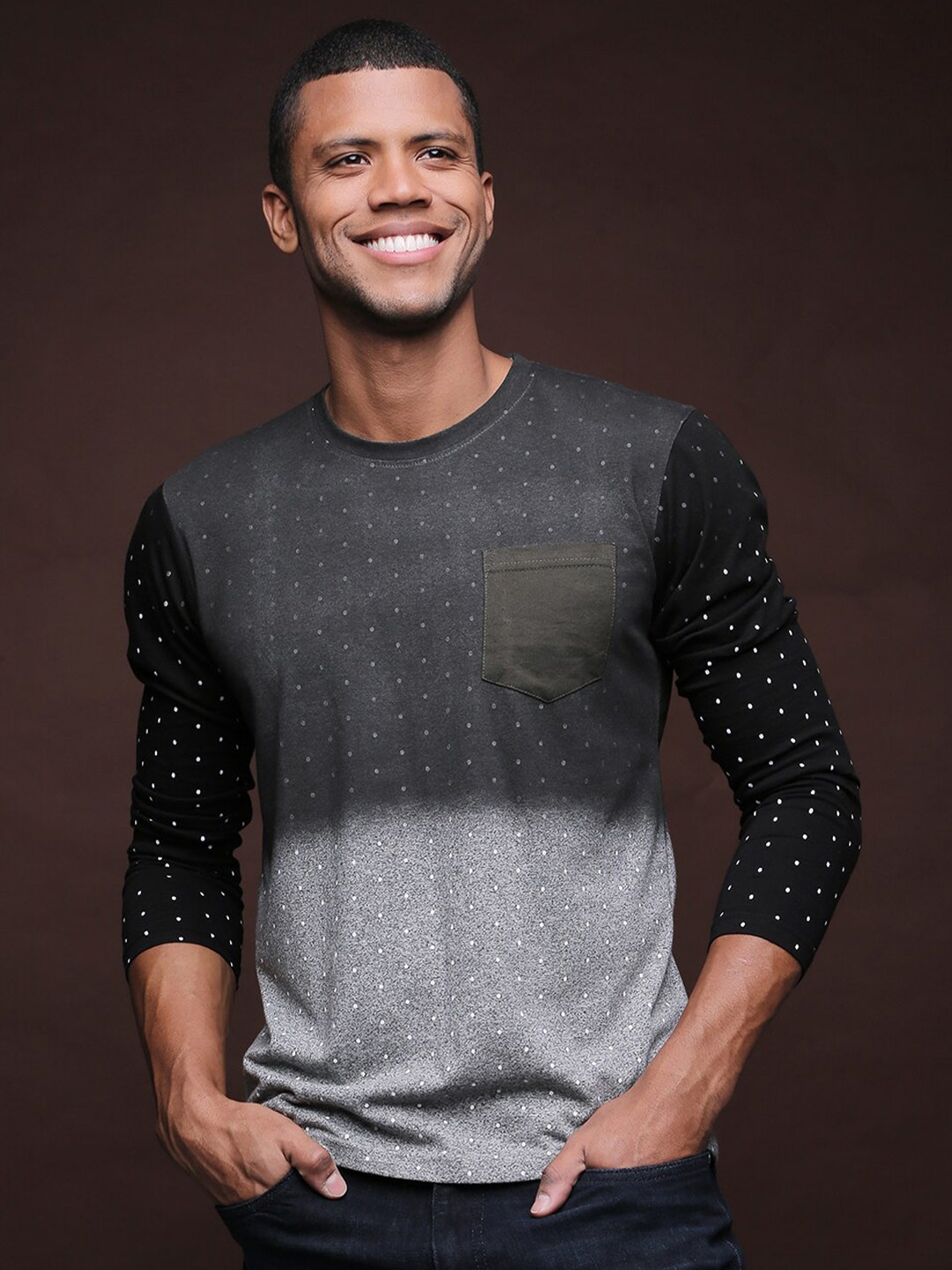 

Campus Sutra Men Grey Printed V-Neck Pockets Outdoor T-shirt