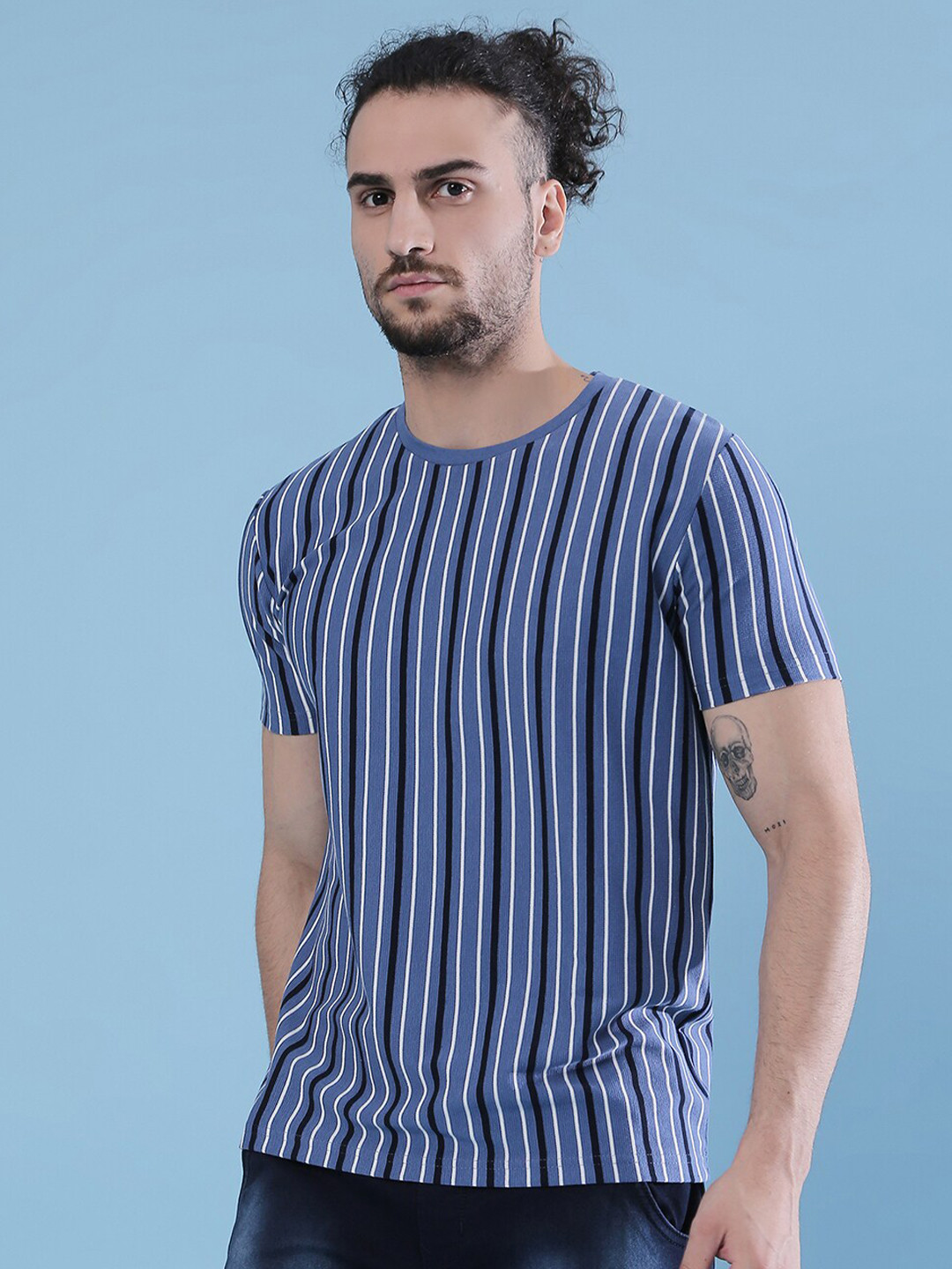 

Campus Sutra Men Blue Striped Raw Edge Outdoor T-shirt
