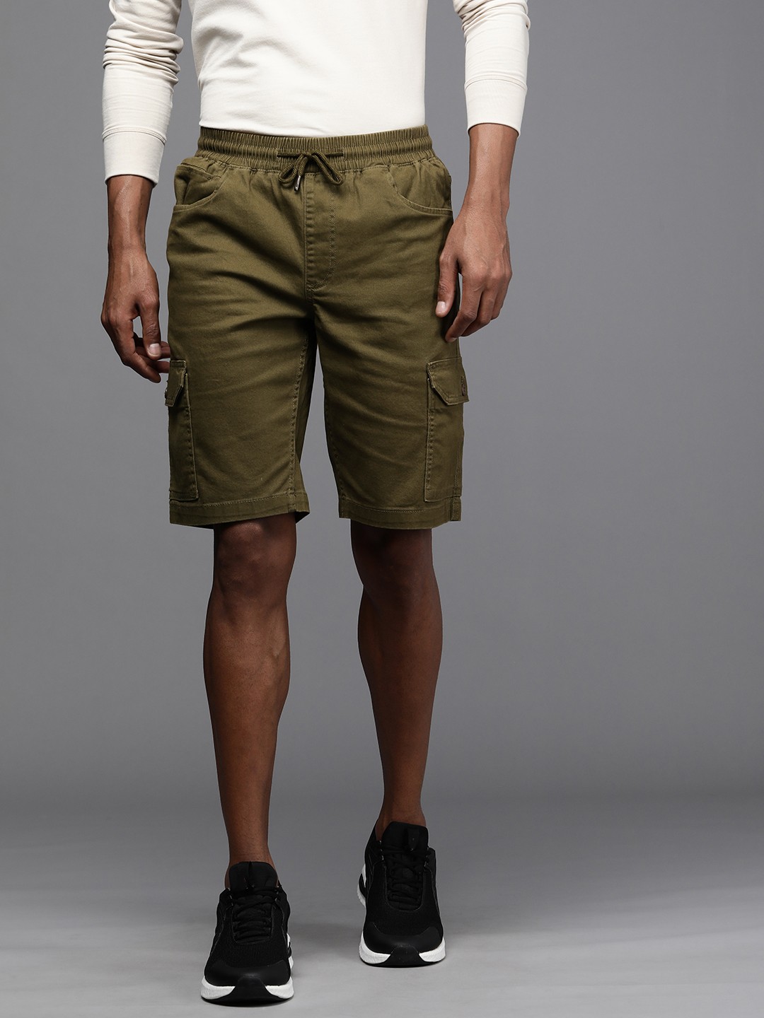 

Louis Philippe Jeans Men Olive Green Slim Fit Solid Low-Rise Cargo Shorts