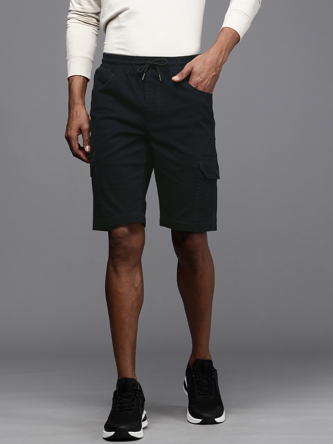 

Louis Philippe Jeans Men Black Slim Fit Solid Low-Rise Cargo Shorts