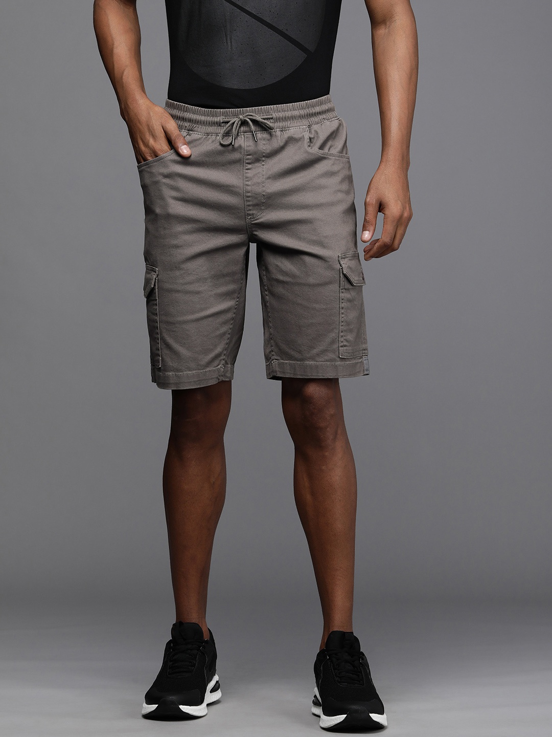 

Louis Philippe Jeans Men Grey Slim Fit Solid Low-Rise Cargo Shorts