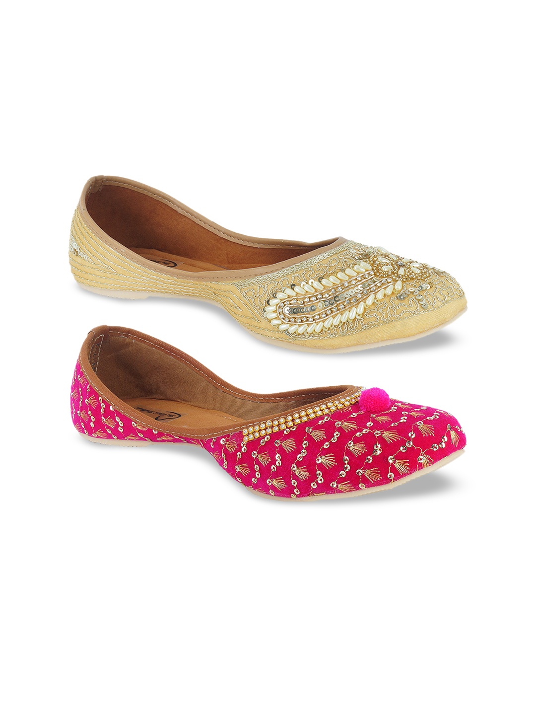 

The Desi Dulhan Women Multicoloured Embellished Mojaris Flats, Multi