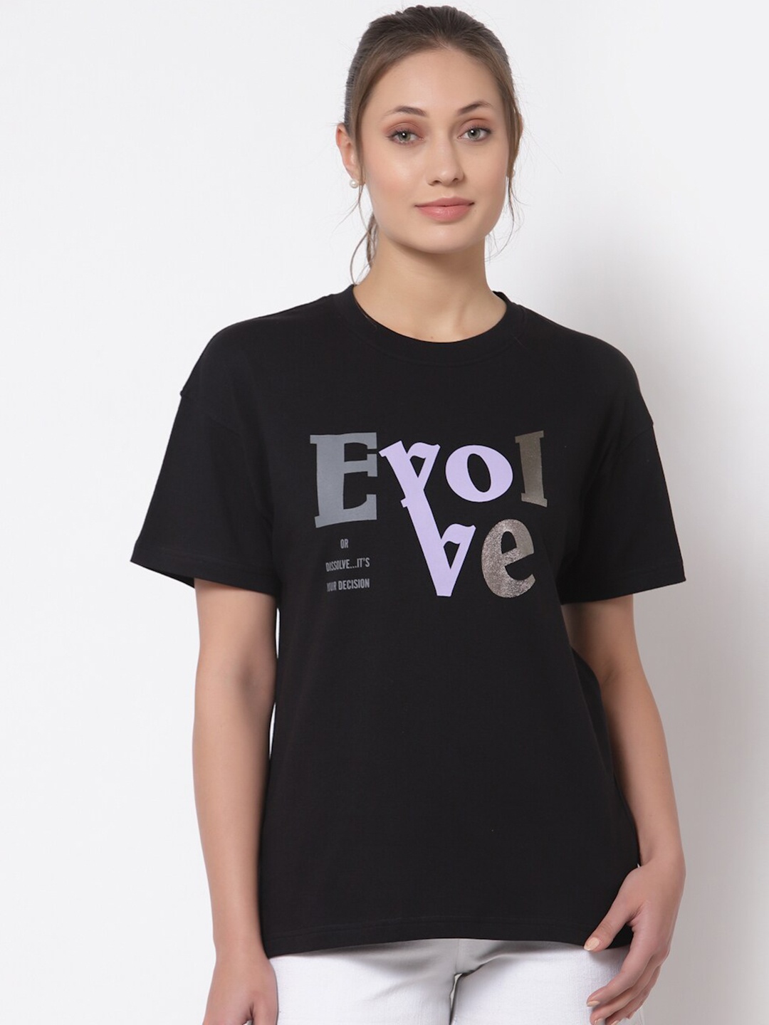 

The Roadster Lifestyle Co Women Black Pure Cotton Pockets Loose T-shirt