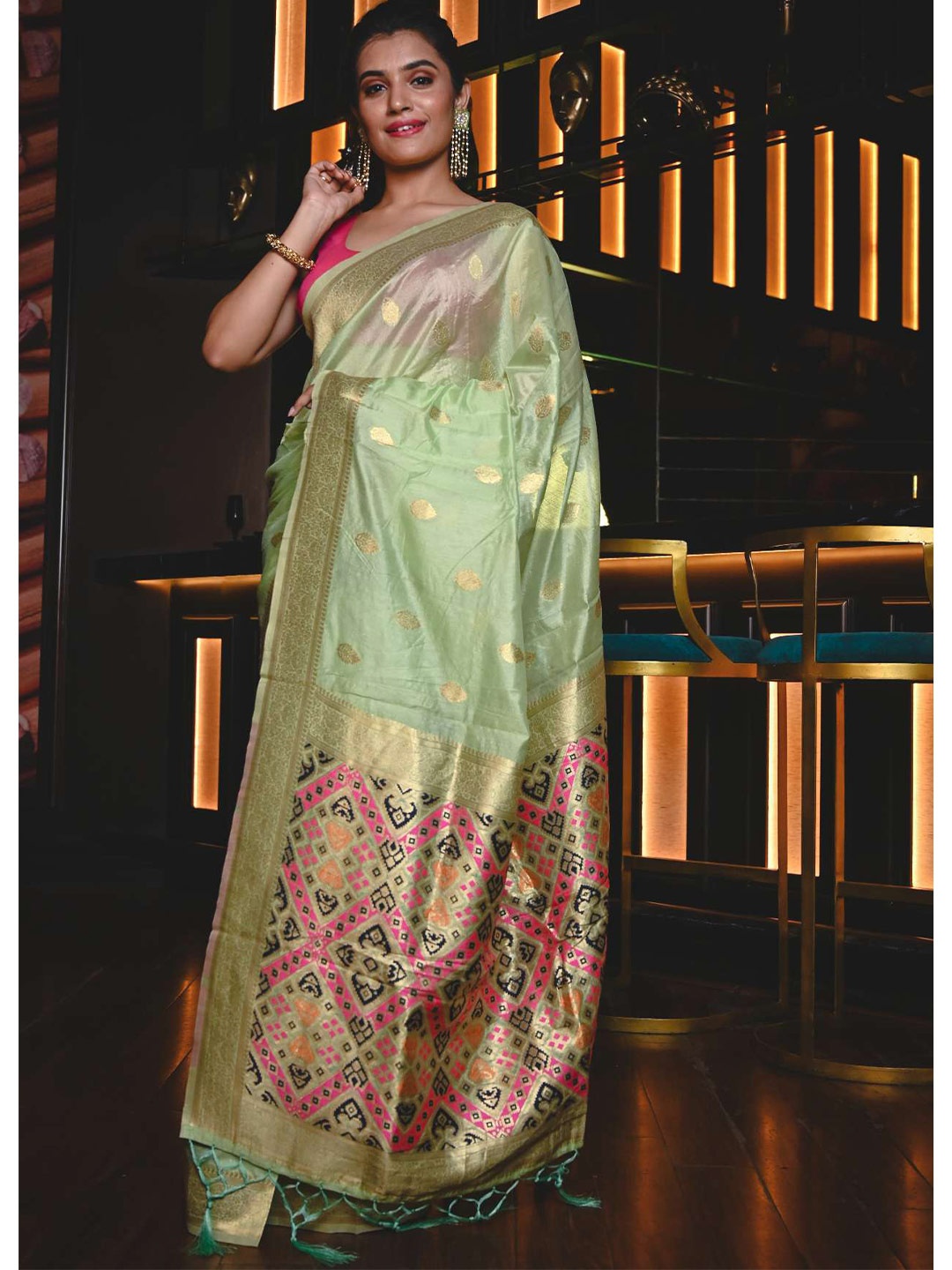 

KARAGIRI Green & Gold-Coloured Ethnic Motifs Zari Silk Blend Maheshwari Saree