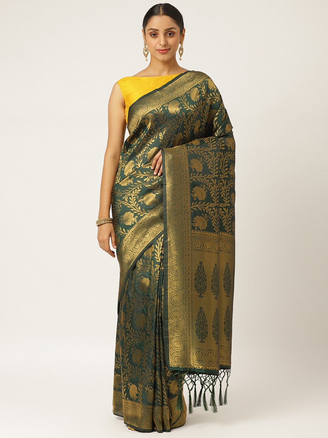 

KARAGIRI Green & Gold-Toned Woven Design Zari Silk Blend Kanjeevaram Saree