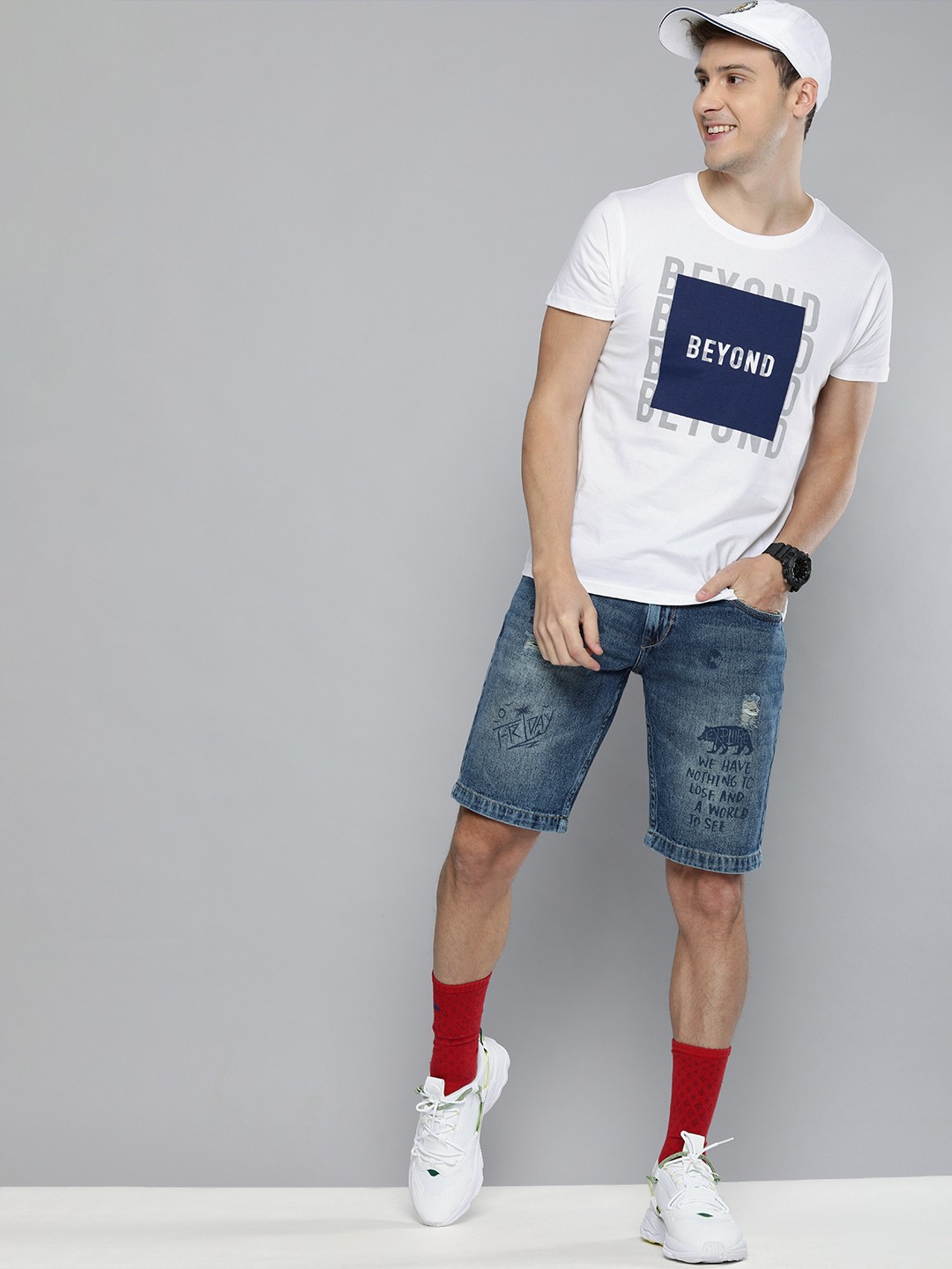 

HERE&NOW Men White Colourblocekd & Typography Printed Casual T-shirt