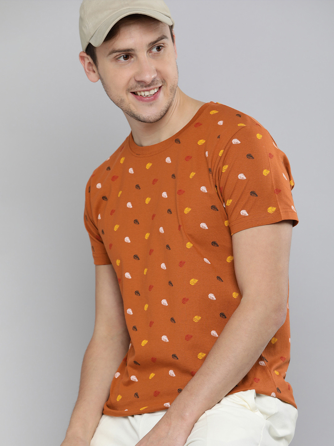

HERE&NOW Men Brown Leaf Print Pure Cotton T-shirt