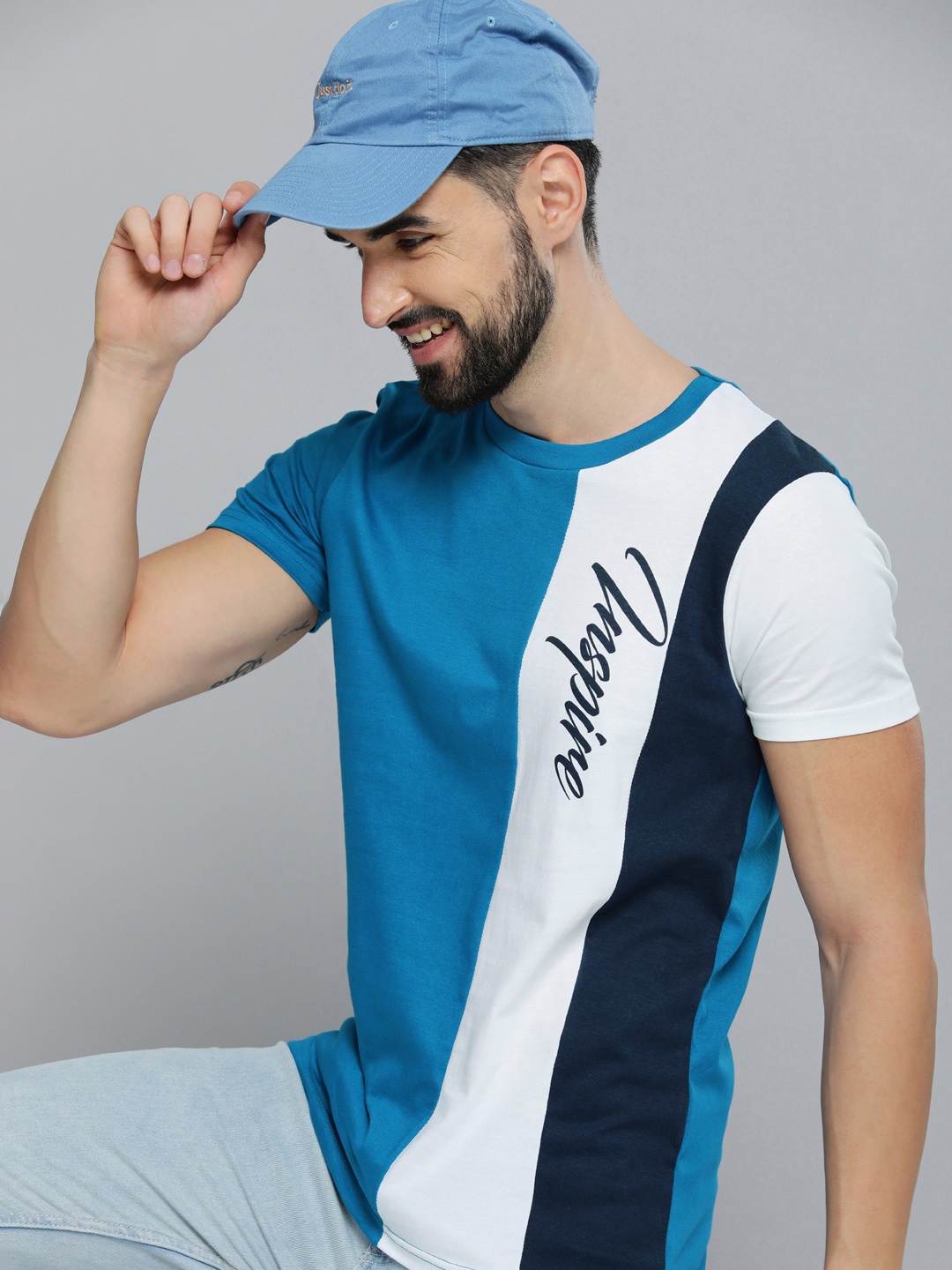 

HERE&NOW Men White & Blue Colourblocked Pure Cotton T-shirt