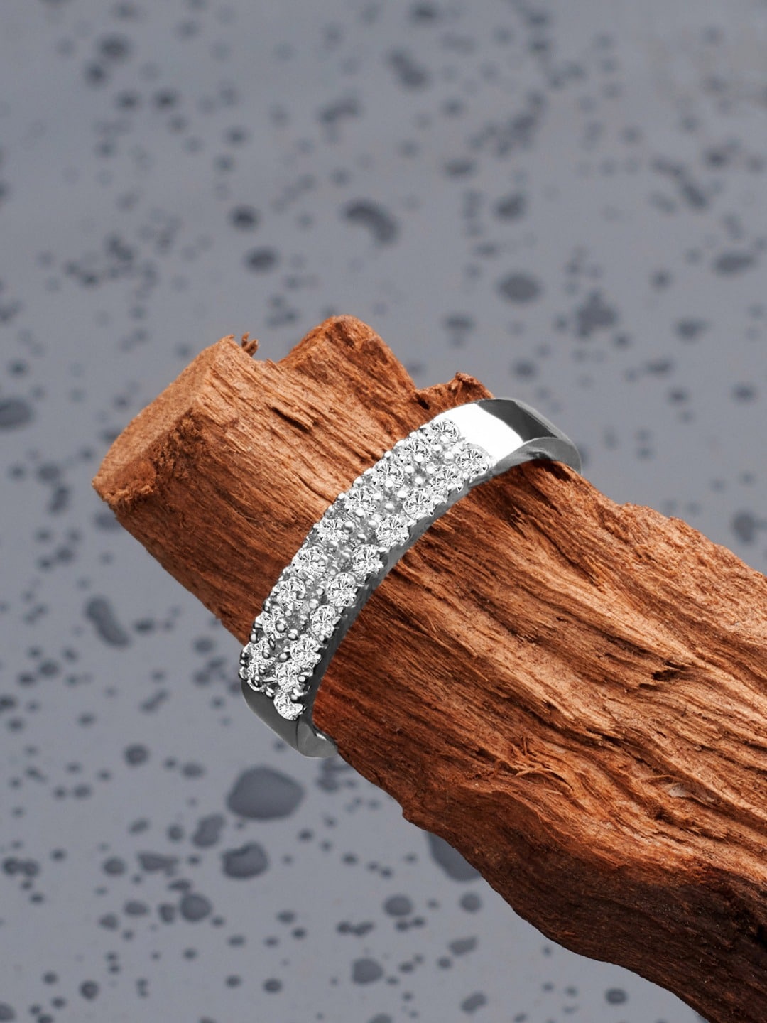 

AMI Silver-Plated White CZ-Studded Adjustable Finger Ring