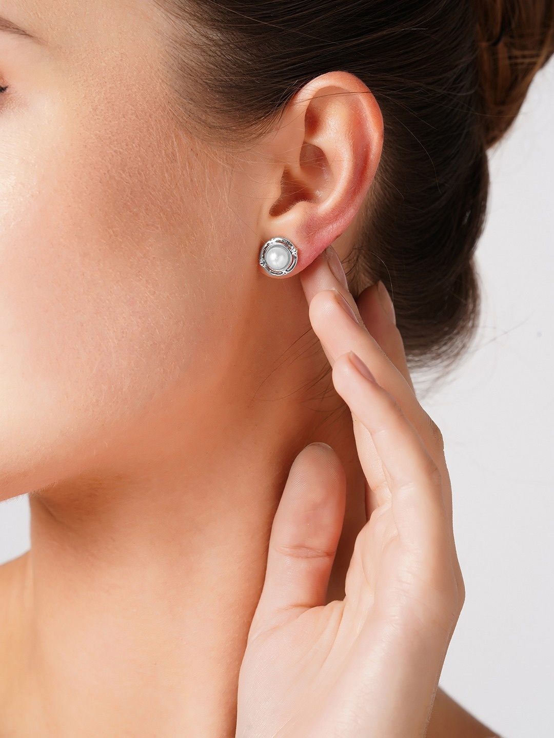 

AMI Silver-Plated & White Pearls Contemporary Studs Earrings