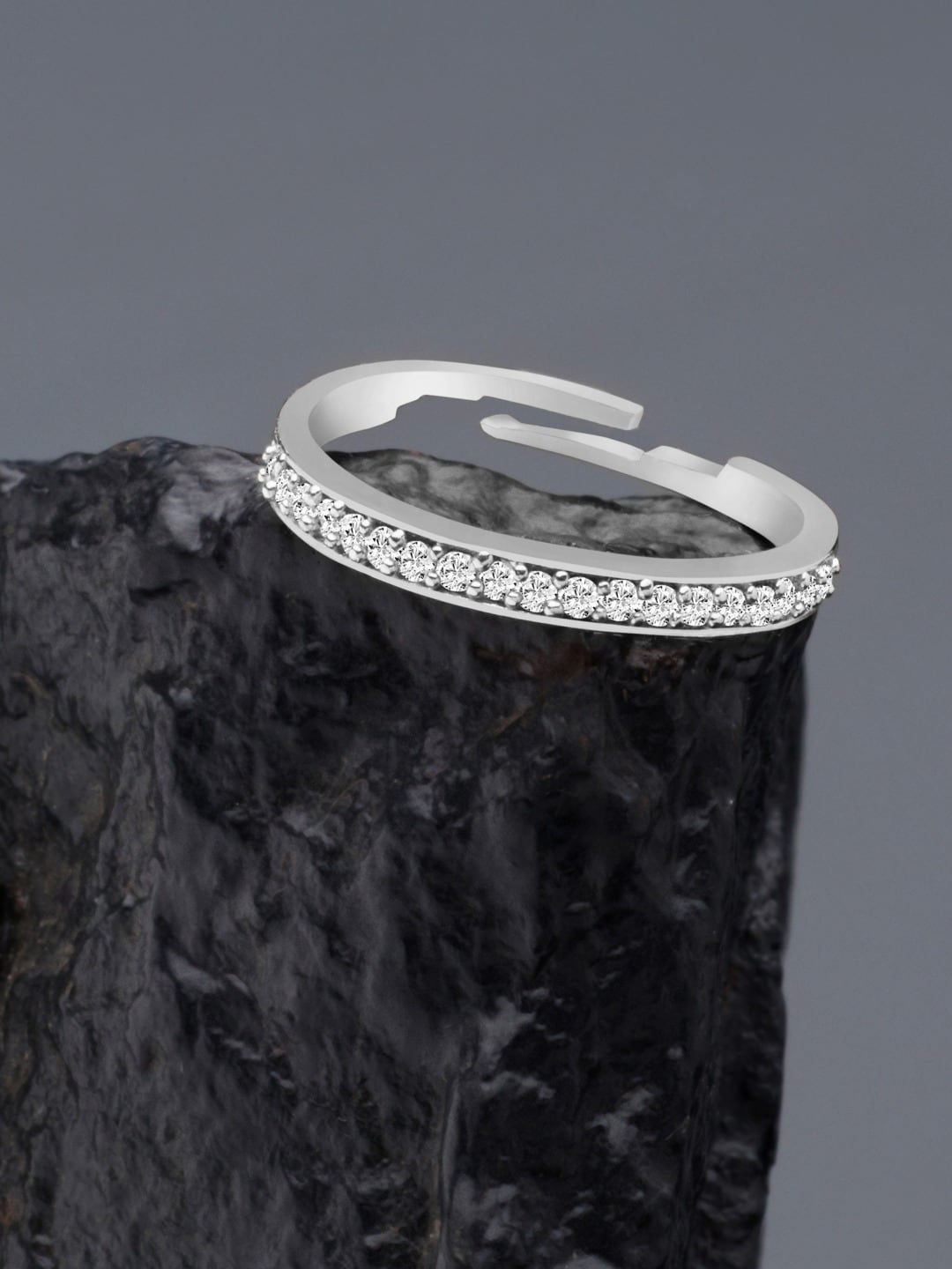 

AMI Silver-Plated White CZ-Studded Adjustable Finger Ring