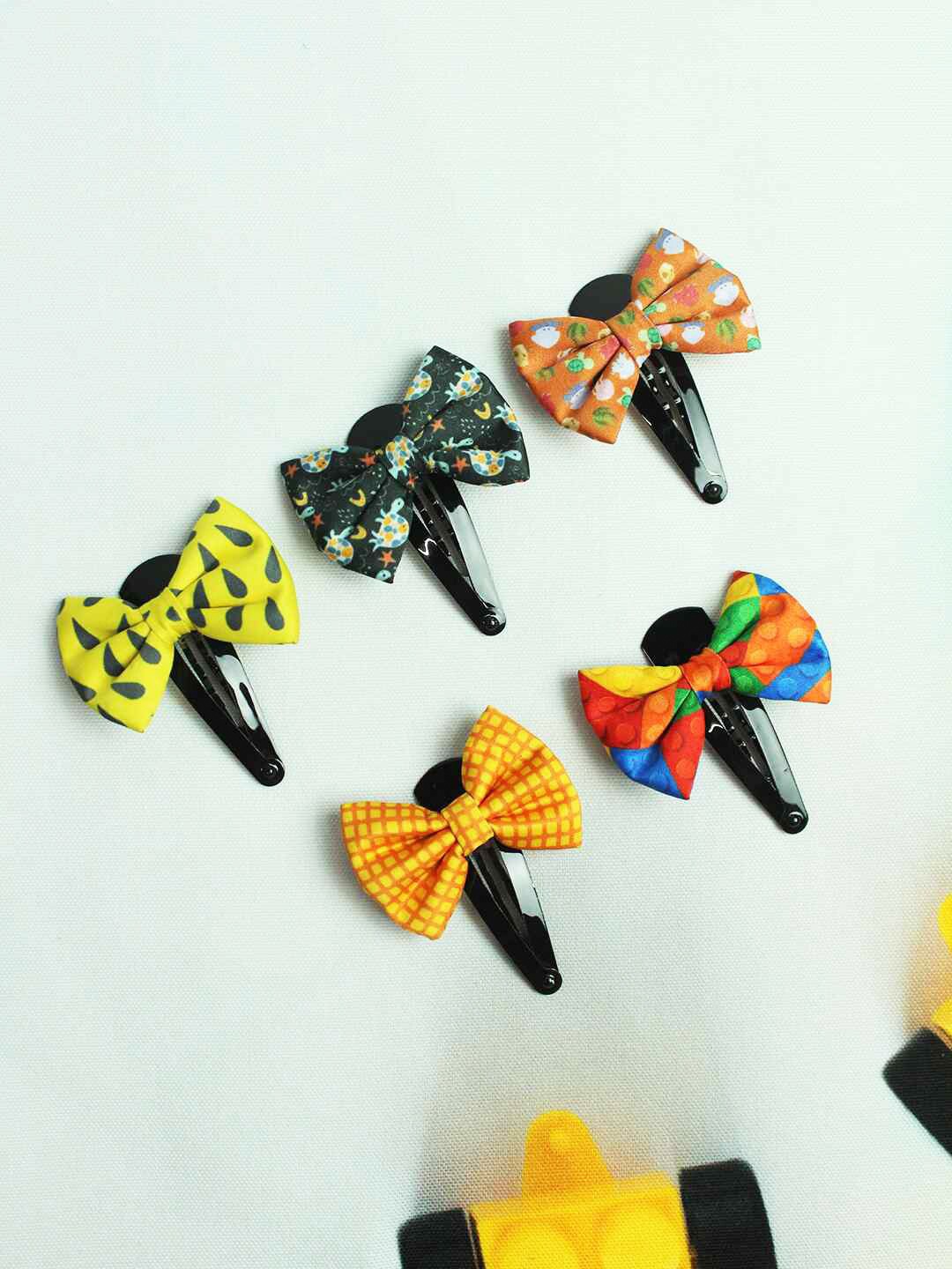 

Tossido Girls Orange & Yellow Set of 5 Tic Tac Hair Clip