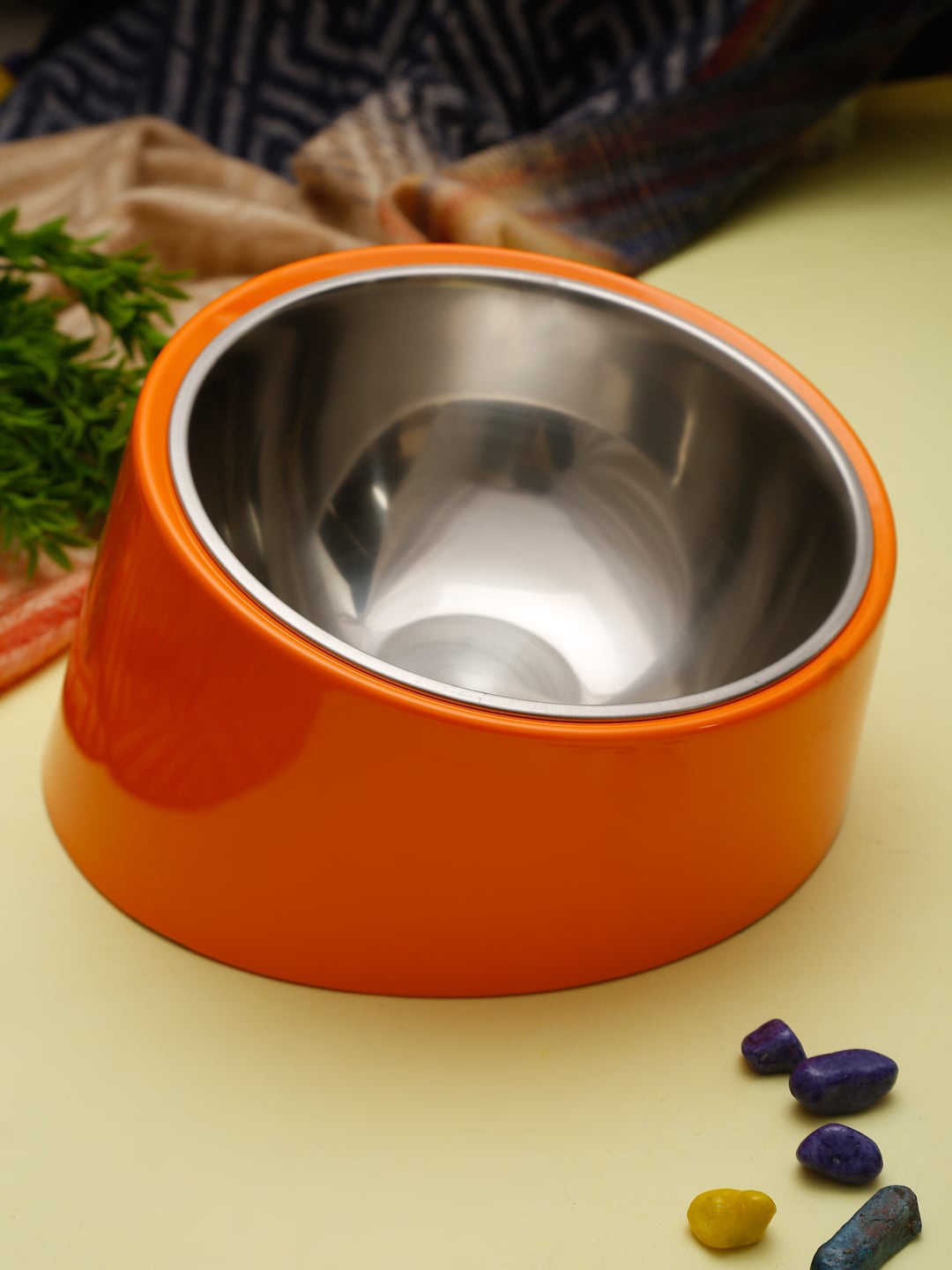 

WIGGLE TWIDDLE Orange & Silver-Toned Solid Anti-Skid Pet Feeding Bowl 560 ml