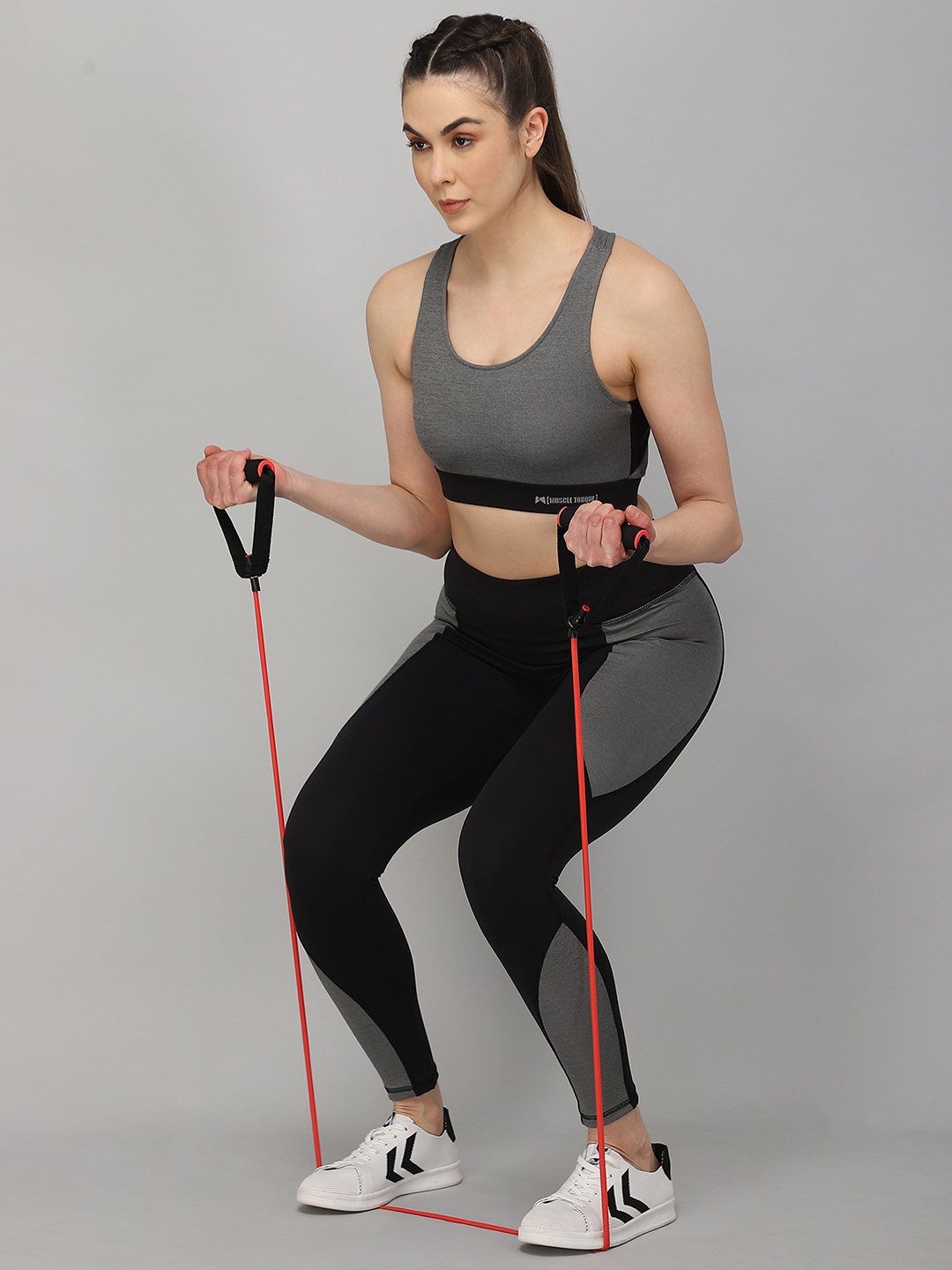 

MUSCLE TORQUE Women Black & Grey Solid Yoga Tights