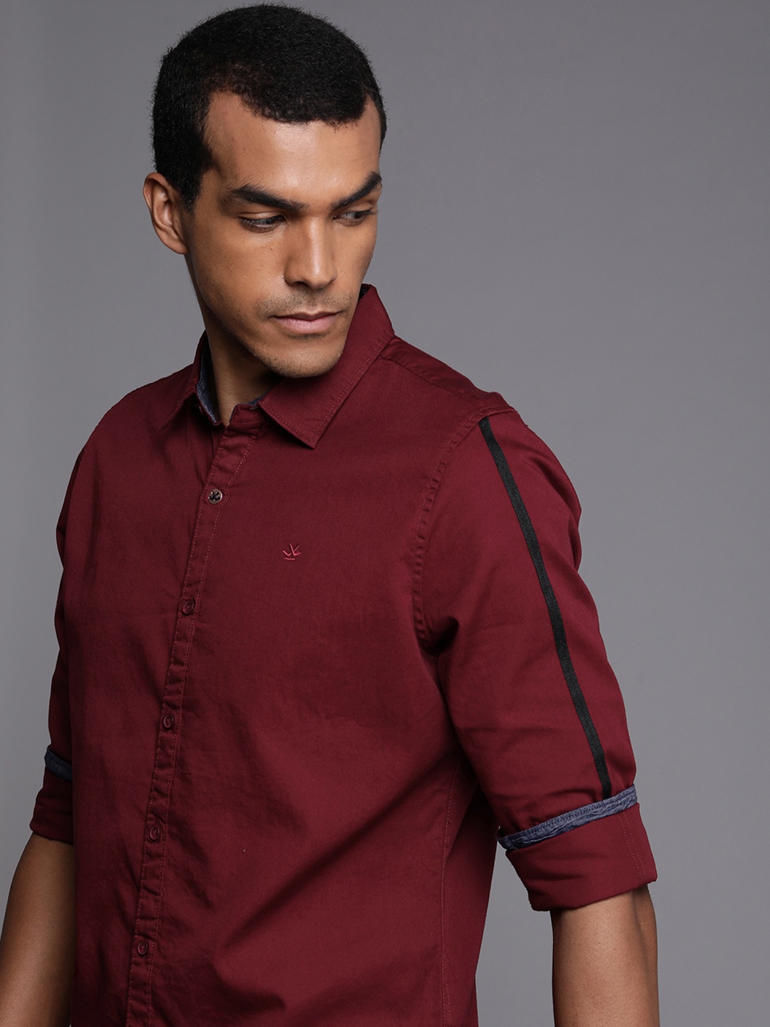 

WROGN Men Maroon Solid Slim Fit Pure Cotton Casual Shirt