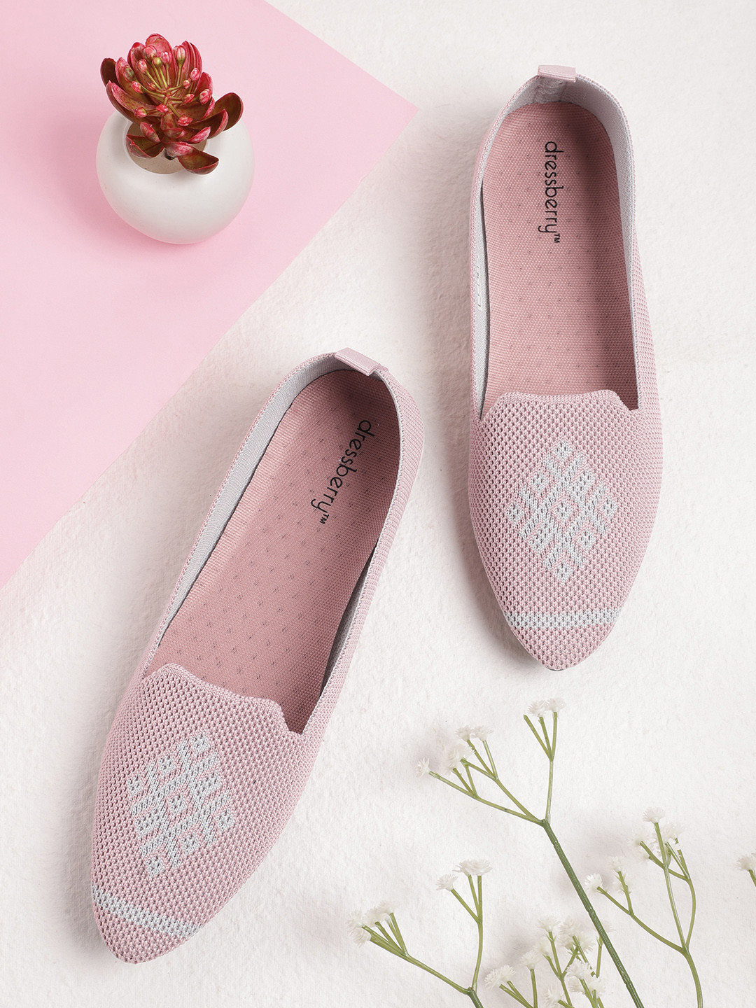 

DressBerry Women Dusty Pink & Grey Geometric Woven Design Ballerinas, Rose