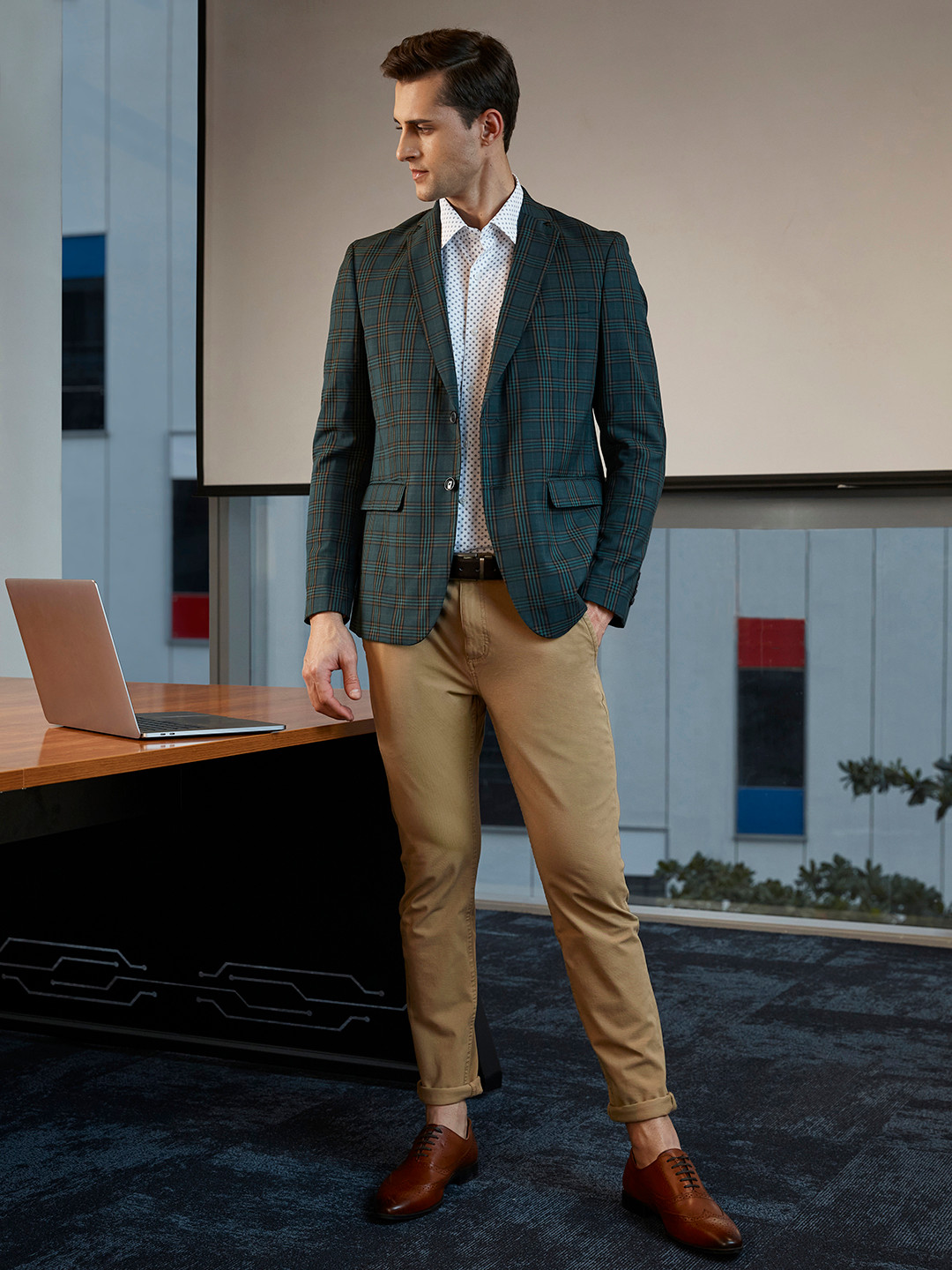 

Levis Men Brown Slim Fit Chinos Trousers